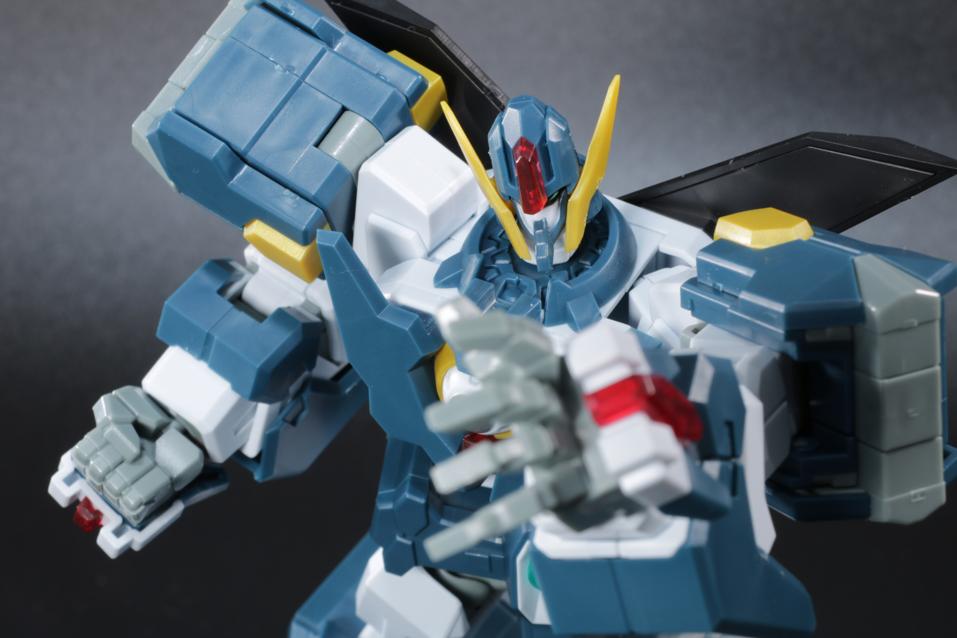 そこにトドメの拳で敵を打ち砕く