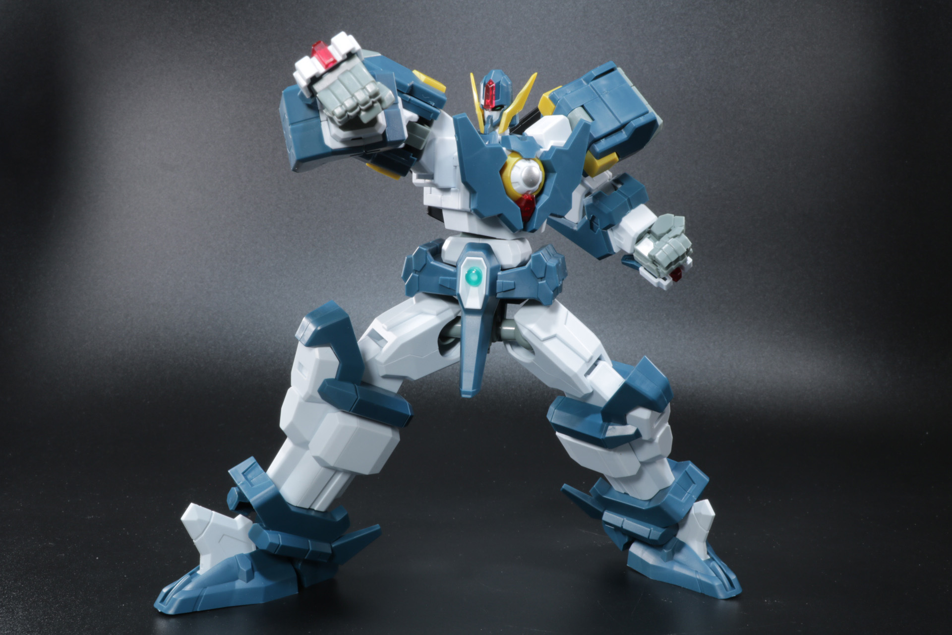 パンチを繰り出すポーズ