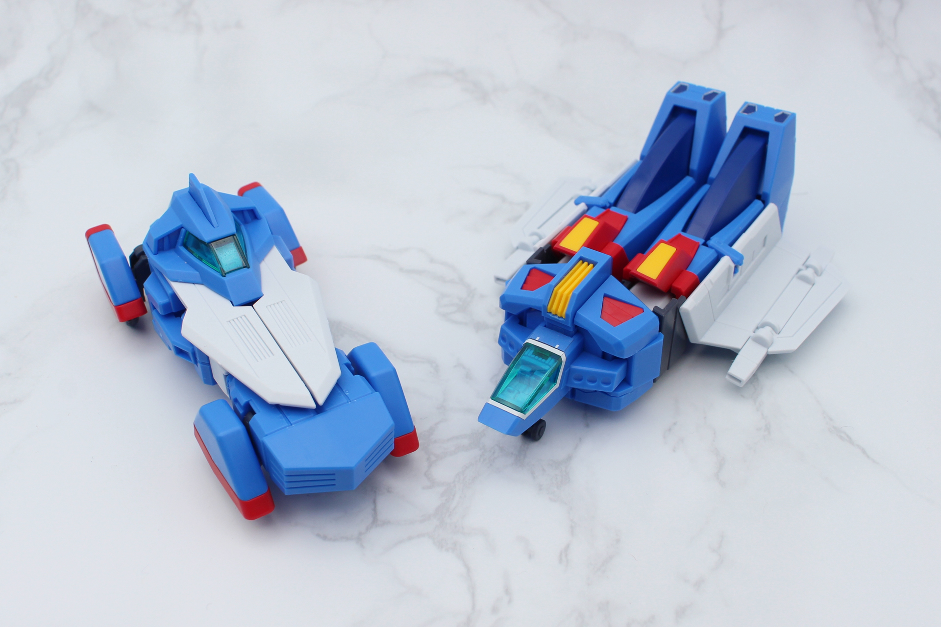 変形前のマシンはミニカーのような楽しさがある