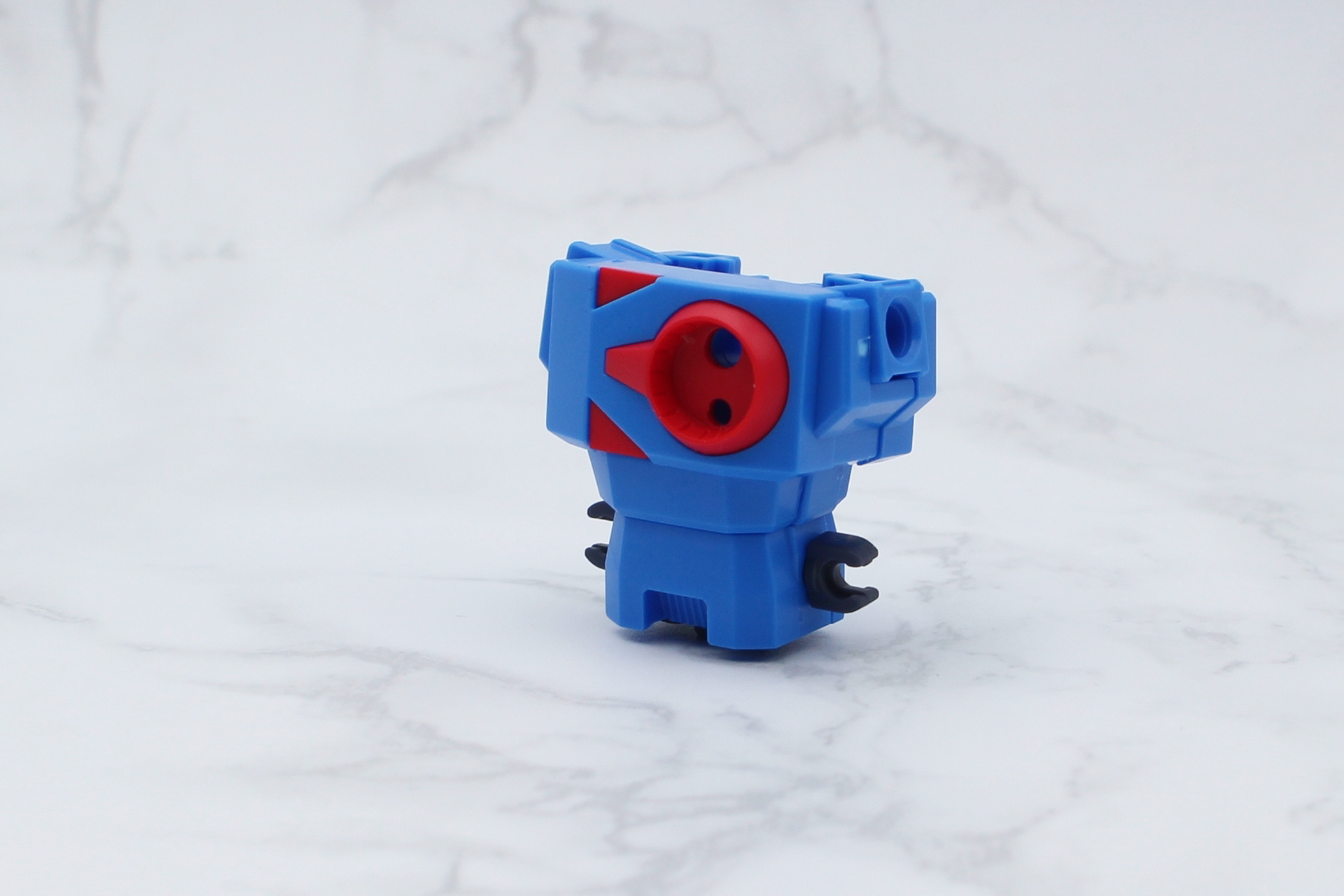 ディテールのパーツを取り付ける