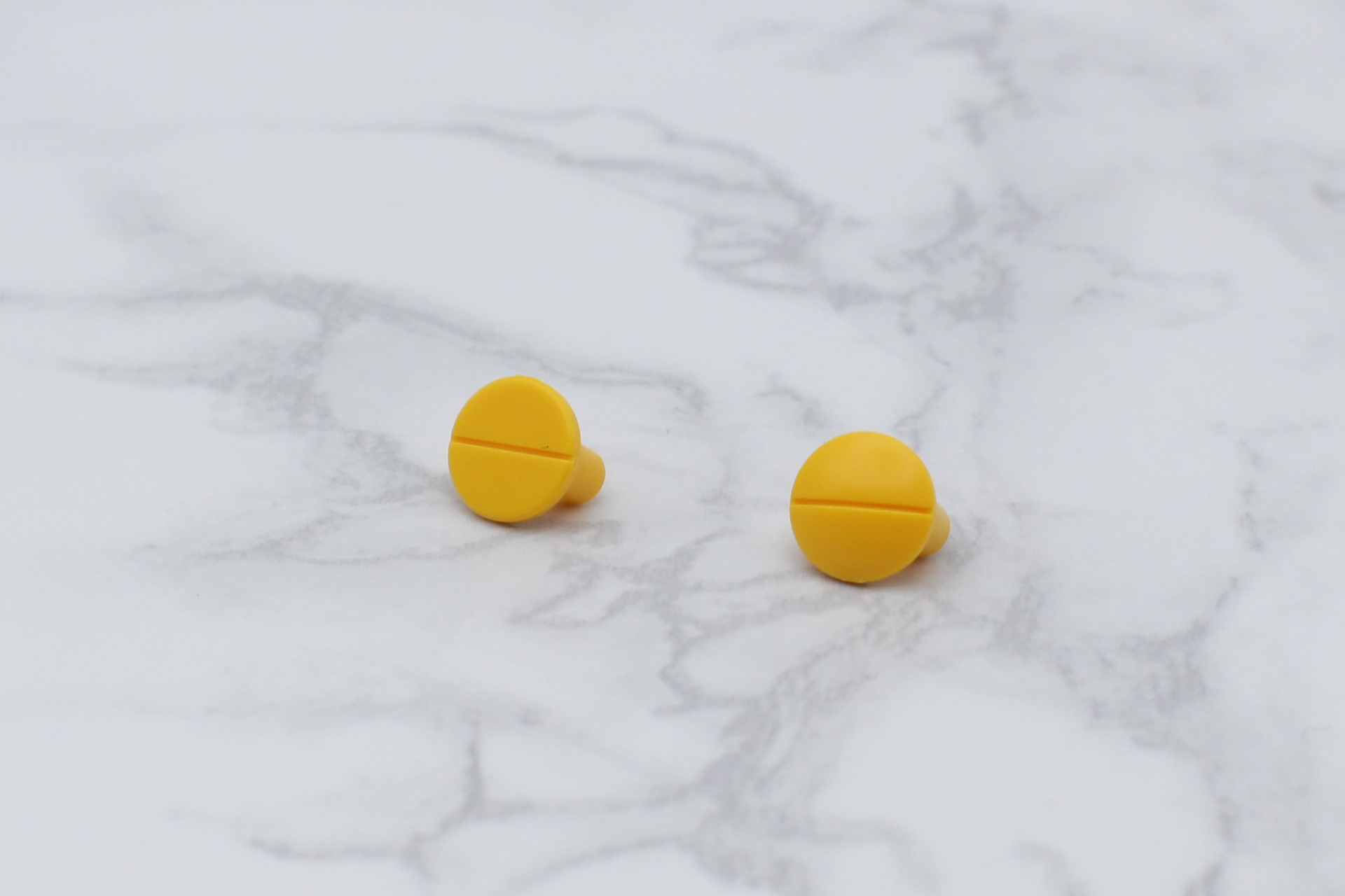 胸部の投光器の形状は、平らなものと膨らみがあるものの2種類から選択。作例では前者を使っている