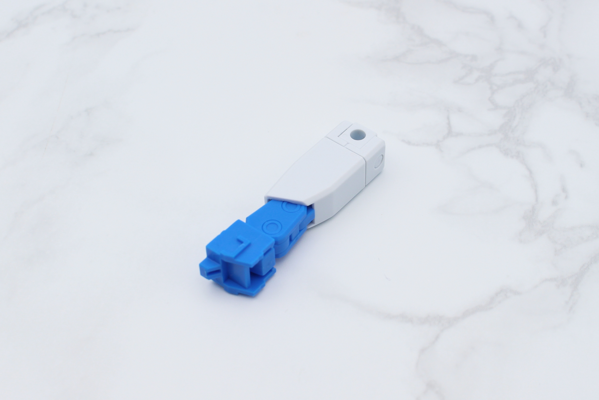 股関節を組み立てて取り付ける