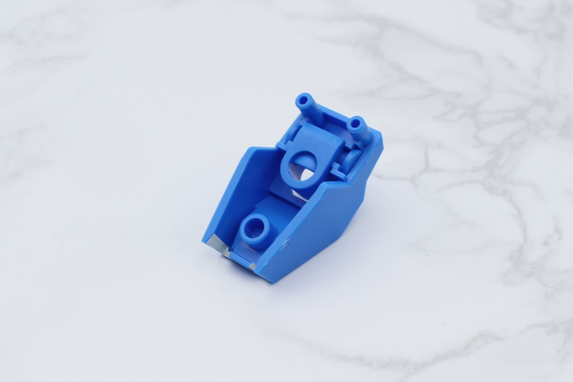 裏側からジョイントの受けを取り付ける