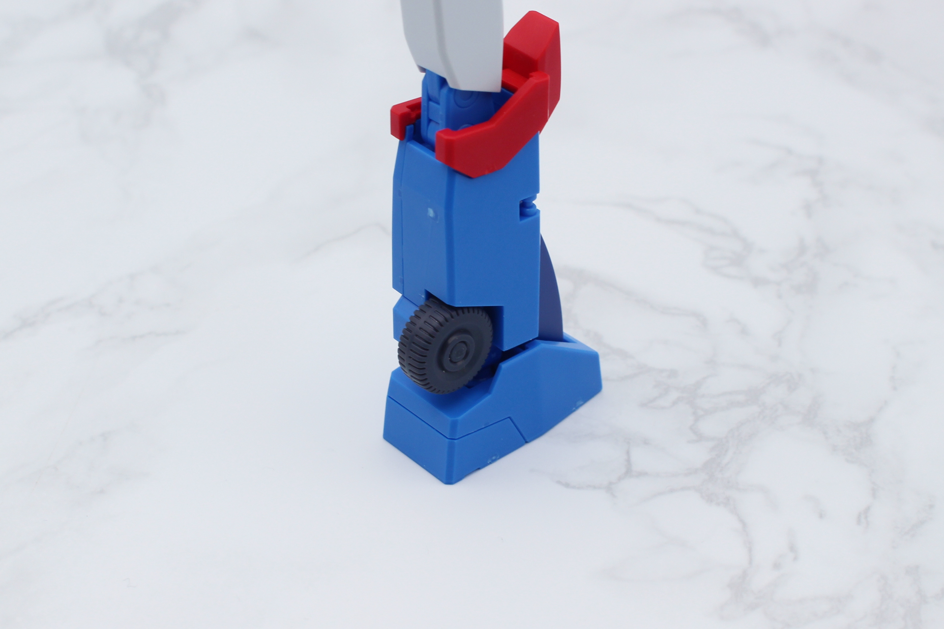 後ろ側にタイヤを取り付ける