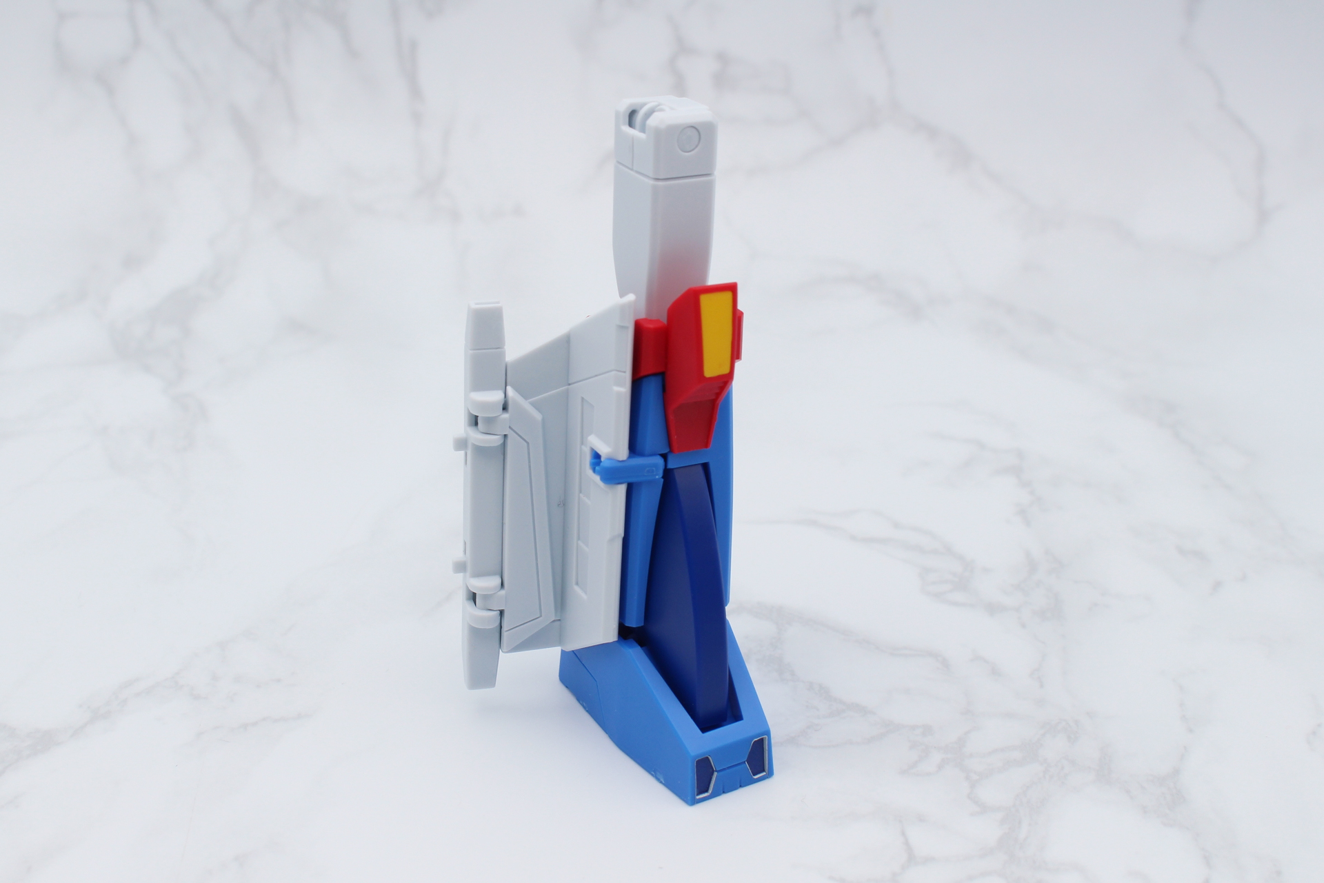 翼を取り付けて脚部が完成