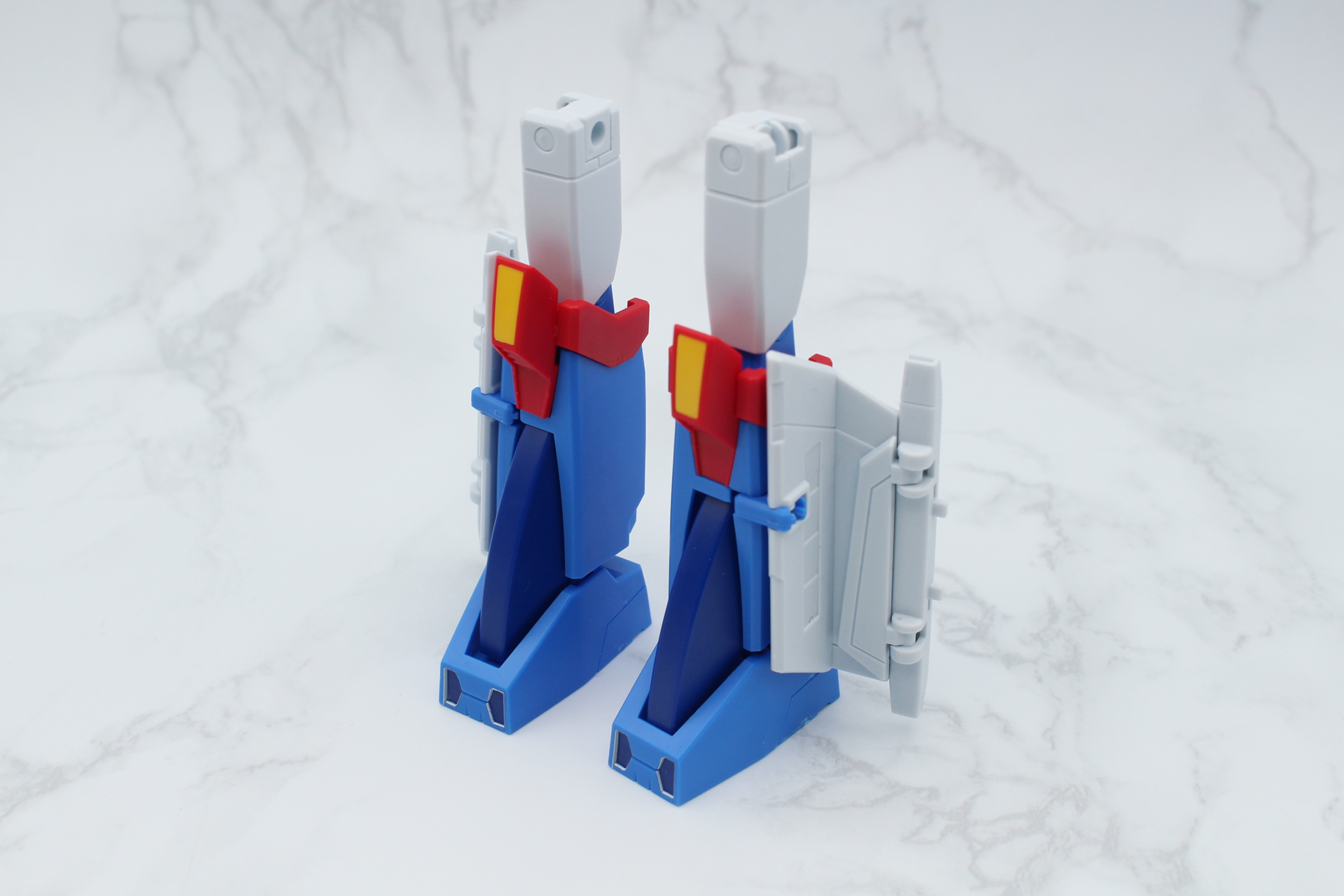 左脚も同様に組み立てる