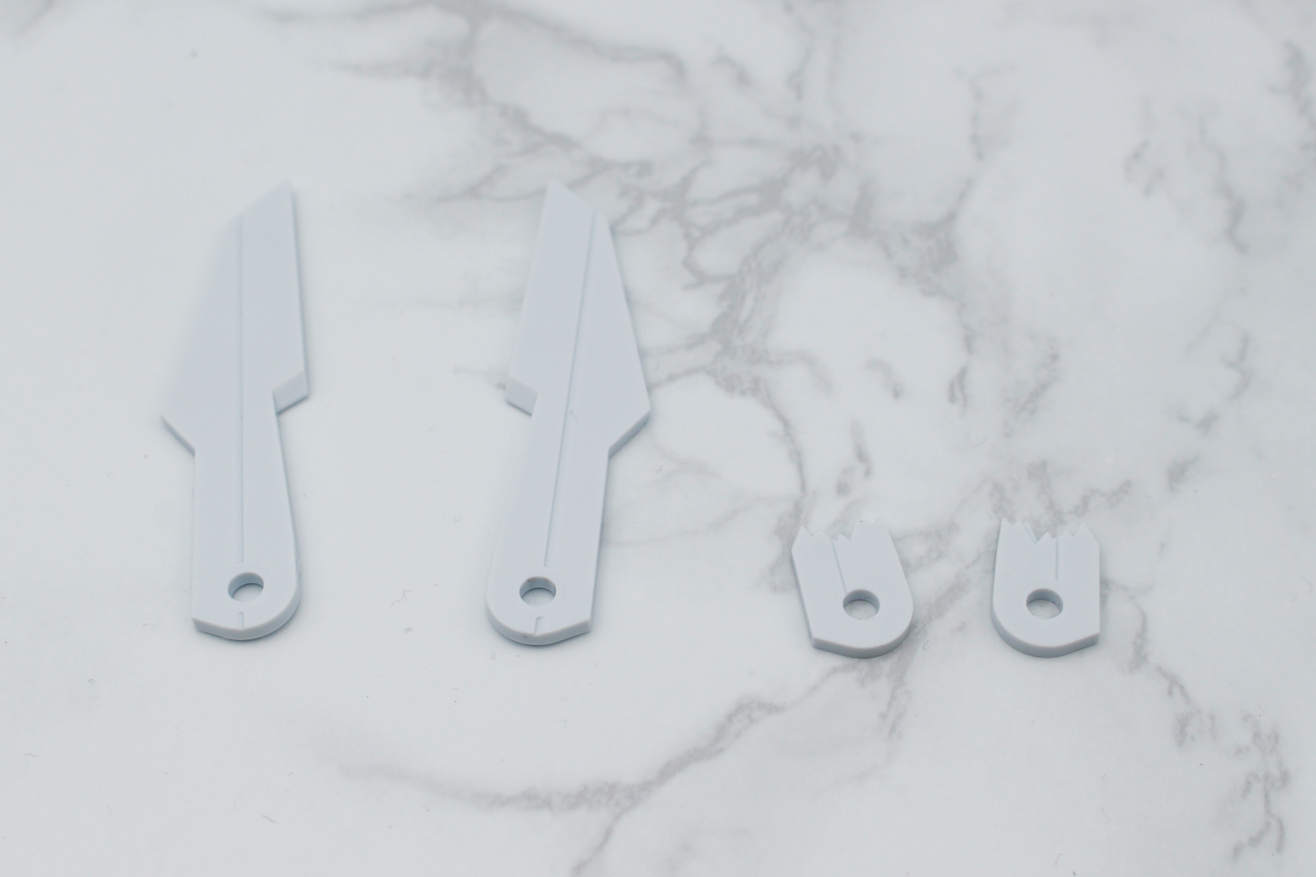 翼も選択式。右の折れているほうはジロン機のもの