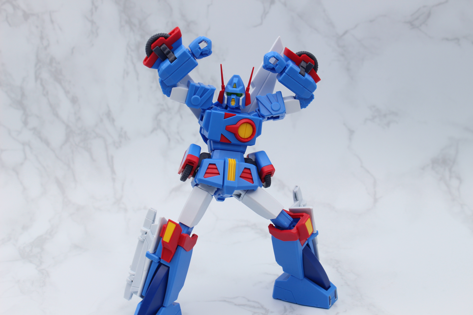 変形用の可動により、肩を上まで高く上げられる