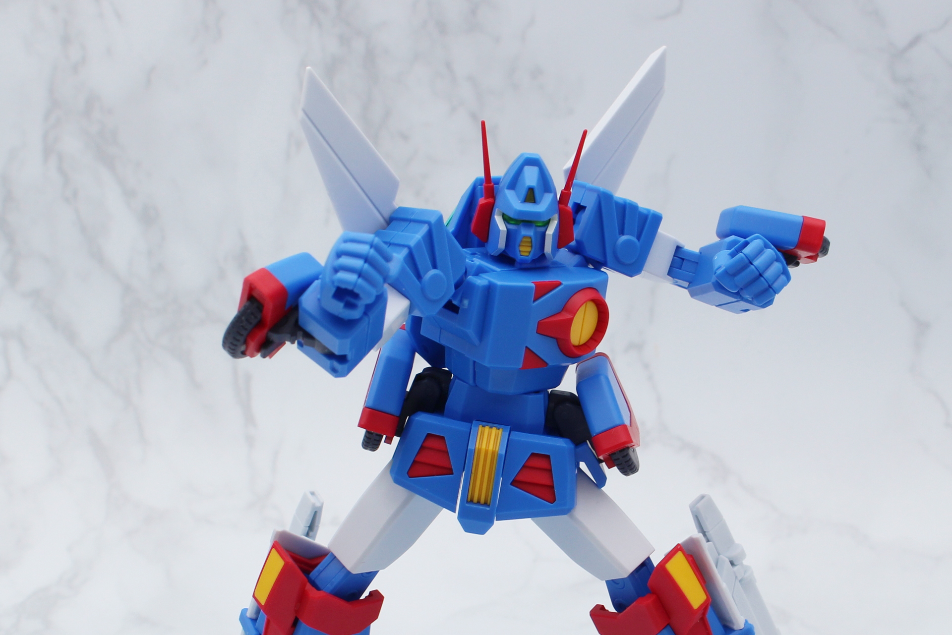 腰をひねることでダイナミックなポージングが可能