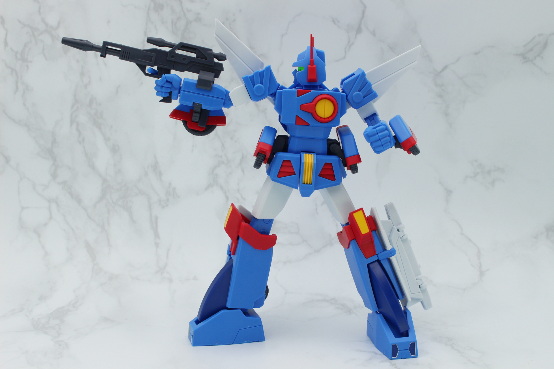 よく動くのでポージングは楽しい。もちろんアクションベースにも対応している