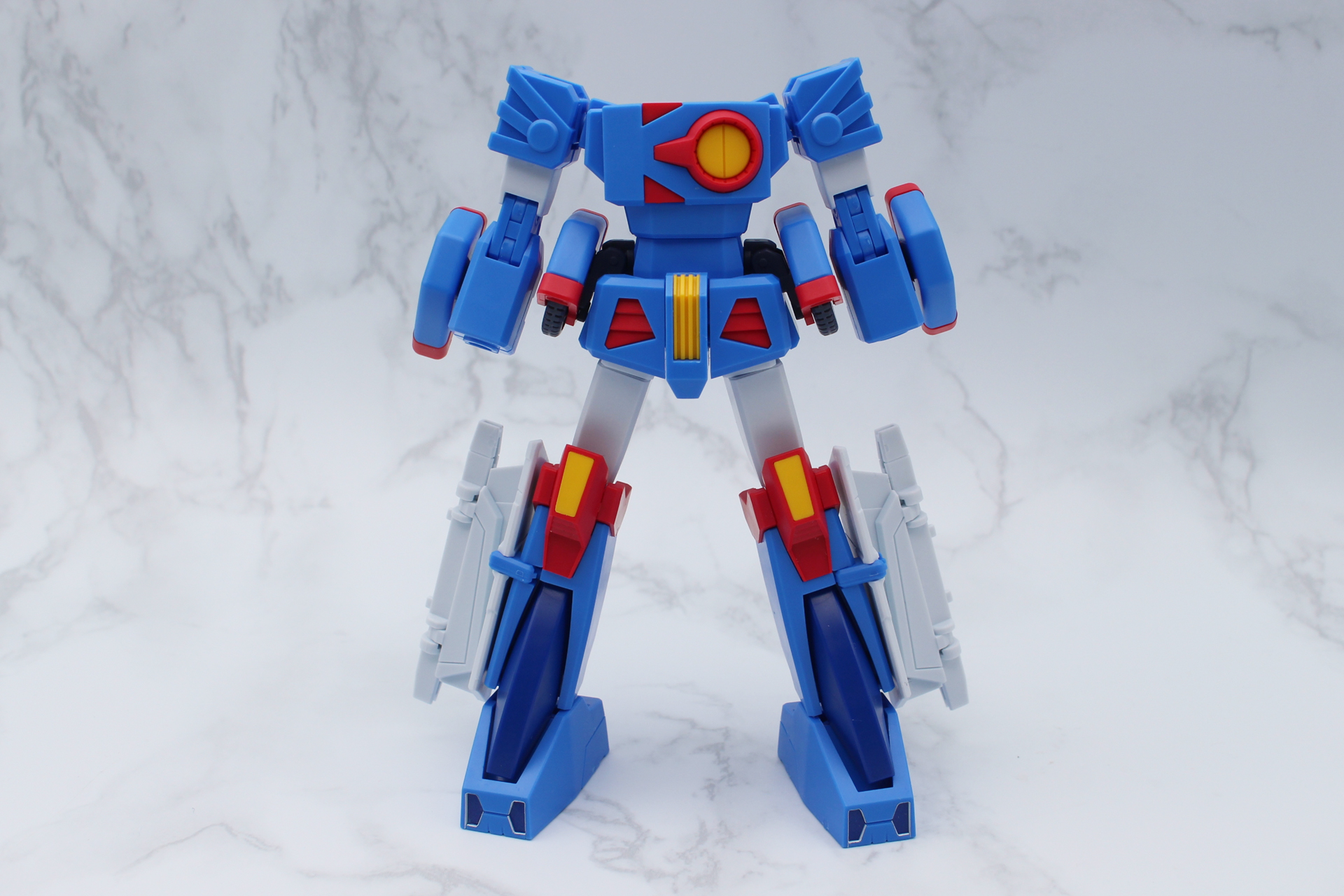 変形時は頭部と翼、手首を外しておく