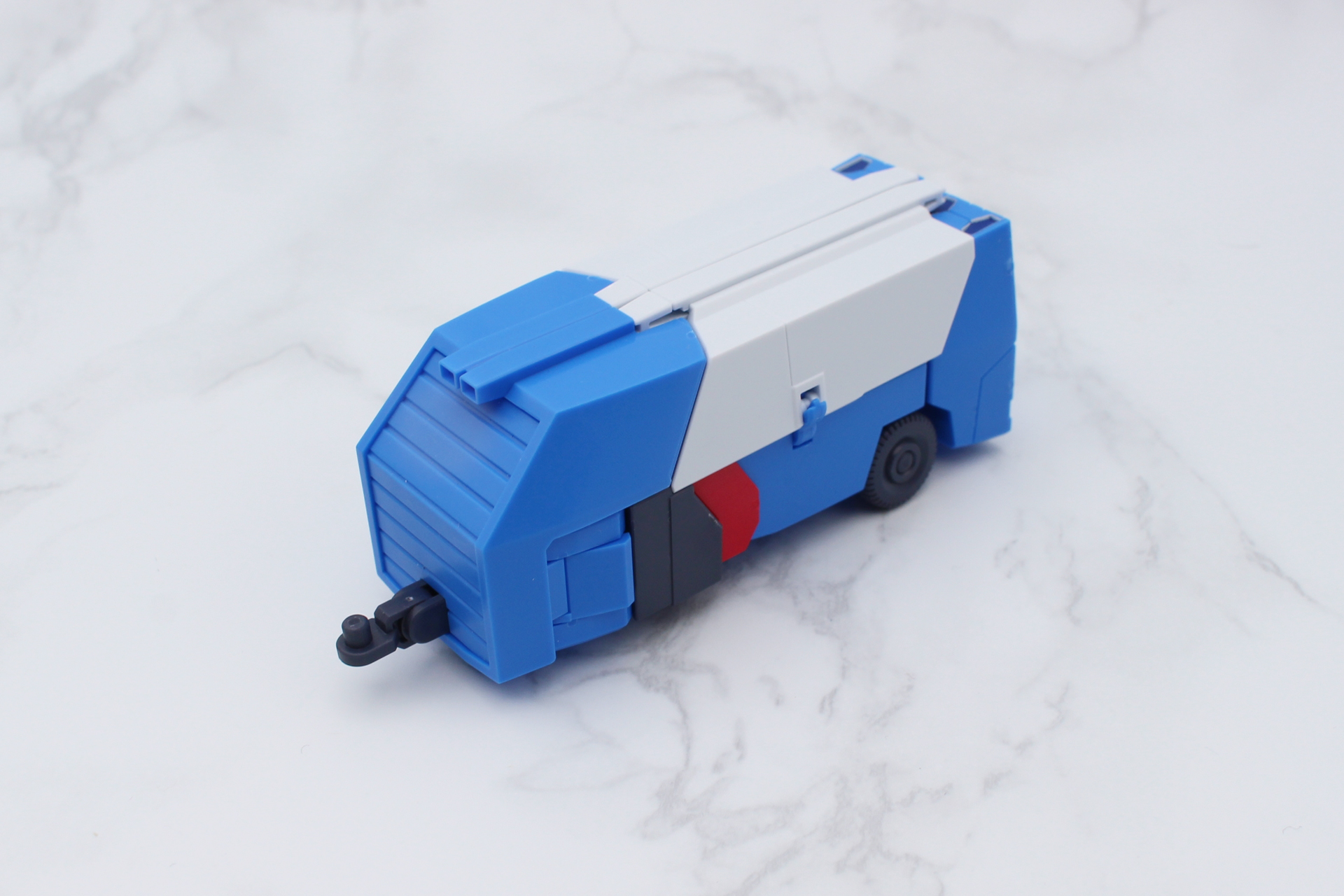 カバーを取り付けてブングル・ローバーのカーゴ形態が完成