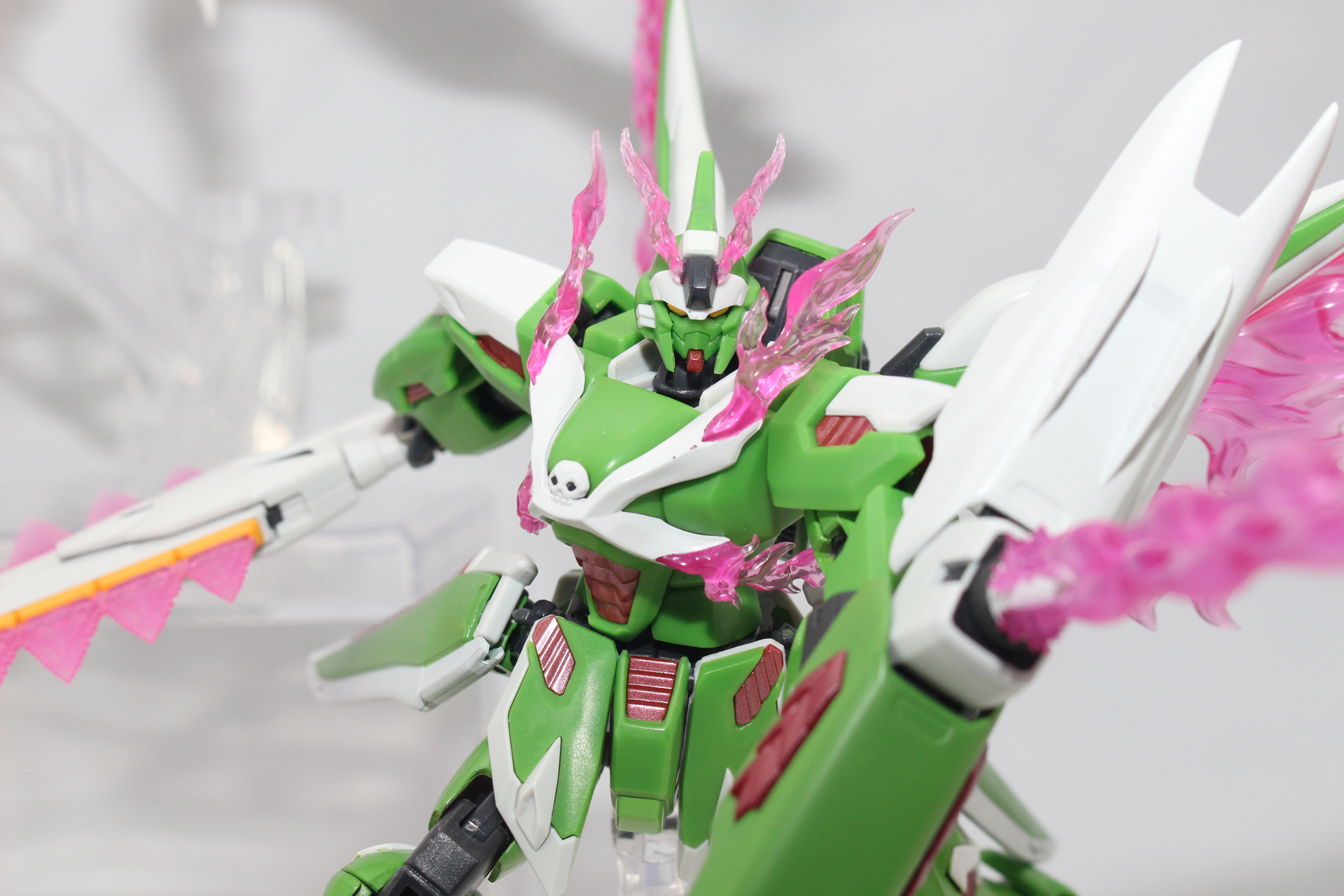 画像の通常の頭部の他に、放熱モードのフェイスオープンパーツも付属する