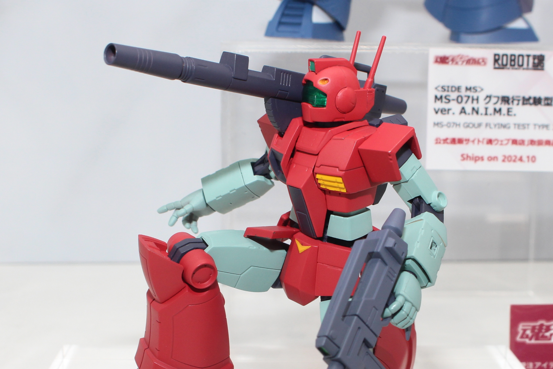 ジャブロー防衛用に配備されたジム・キャノン。頭部が赤いのが特徴