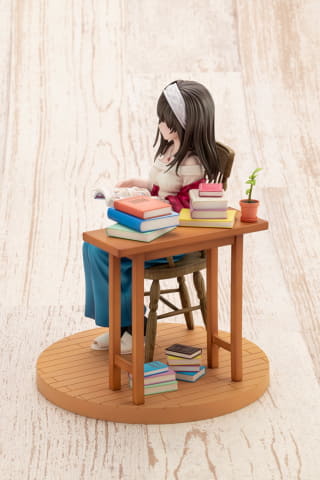 デレマス」よりフィギュア「鷺沢文香-off stage-」本日発売 - HOBBY Watch