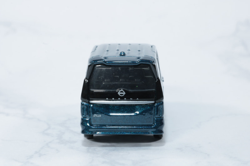 リアもボックス型のラインが表現されている