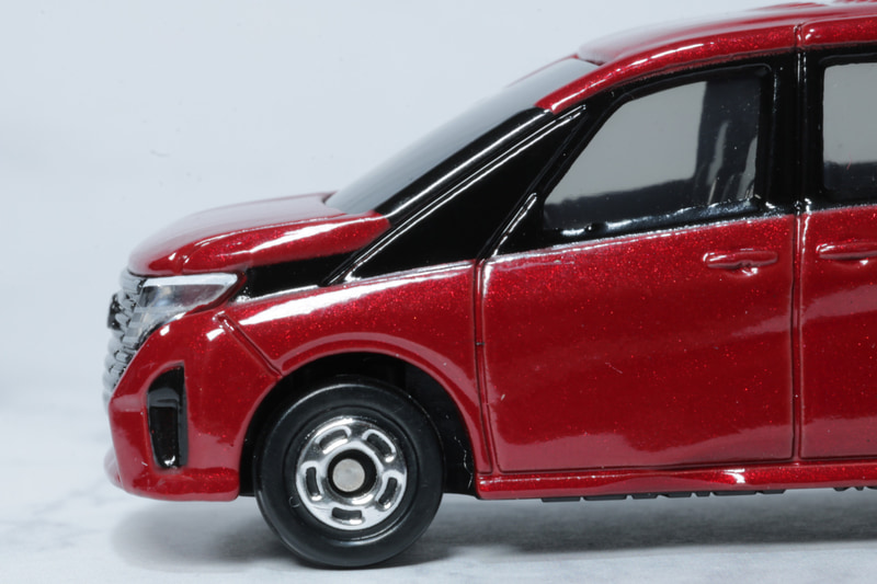 ピラーは黒でツートンカラーを表現