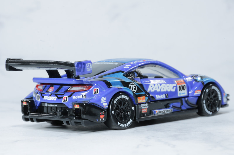 各社のロゴが細かくプリントされている