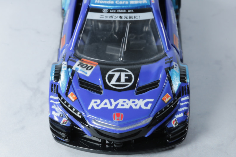 各社のロゴが細かくプリントされている