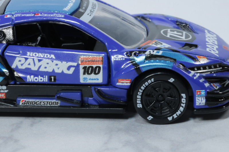 フロントフェンダーのラインも美しく造形されている