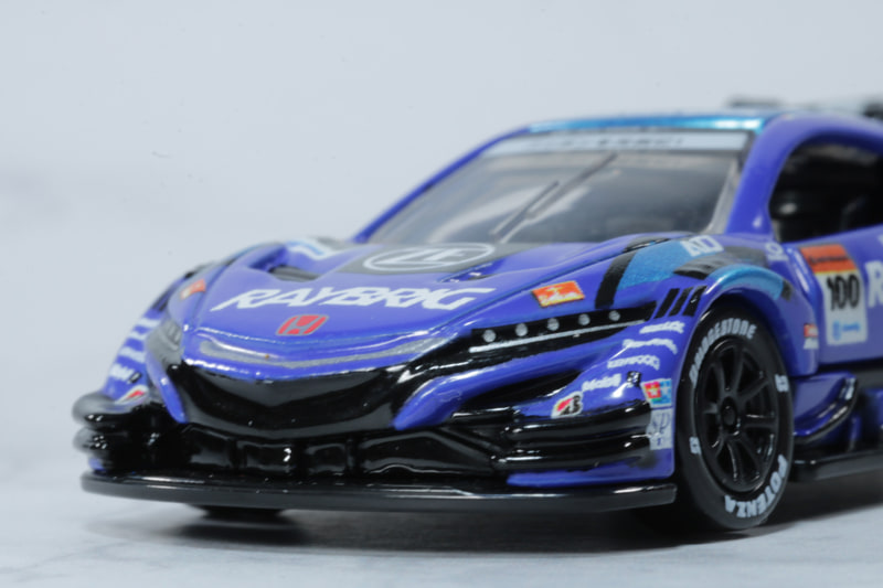 フロントの流れるようなデザイン