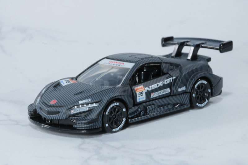 黒を基調としたボディに99号車のゼッケンプリンも再現されている