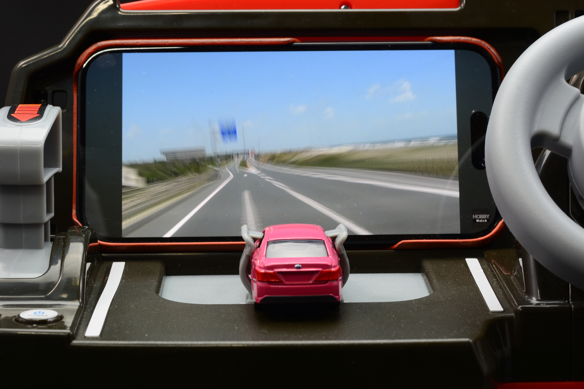 スマホで映像を流すことでどこでもドライブができる「エンドレスドライブ」