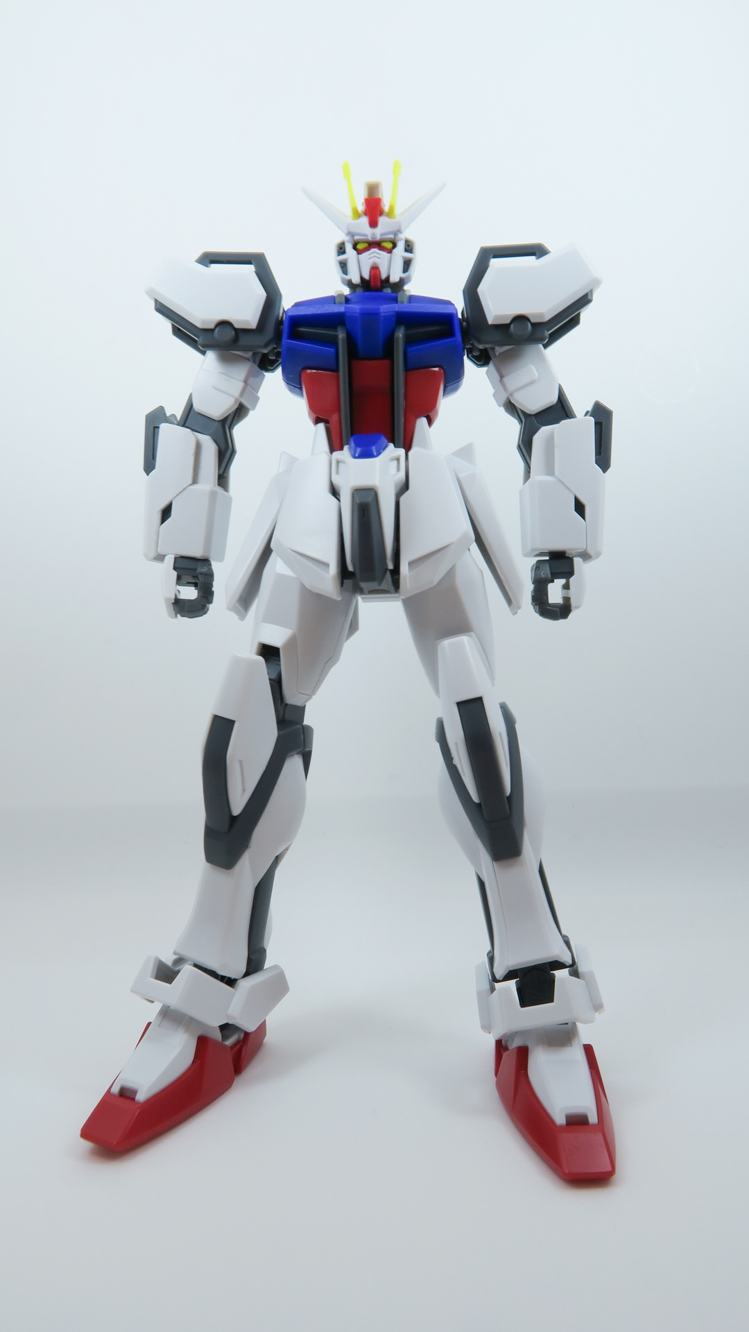 素組み状態のストライクガンダム（前）