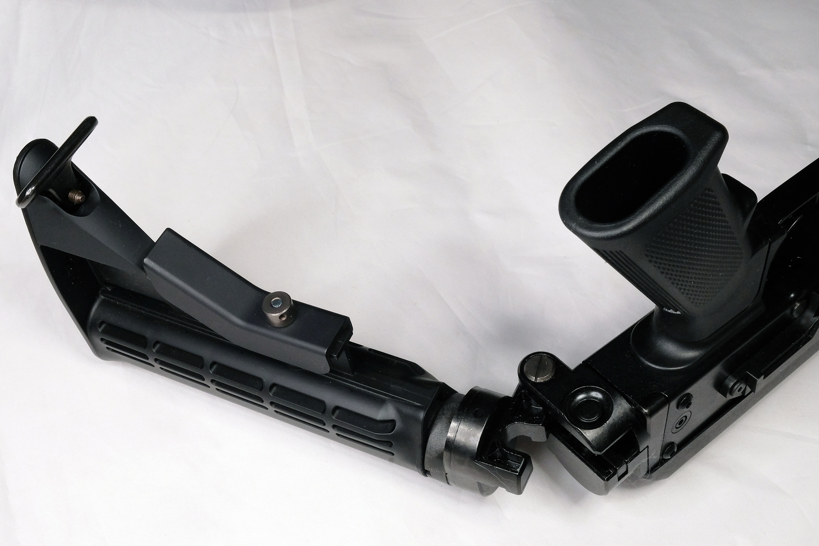 金属製のストックパイプ、基部は新造されていてしっかりした強度が保たれている