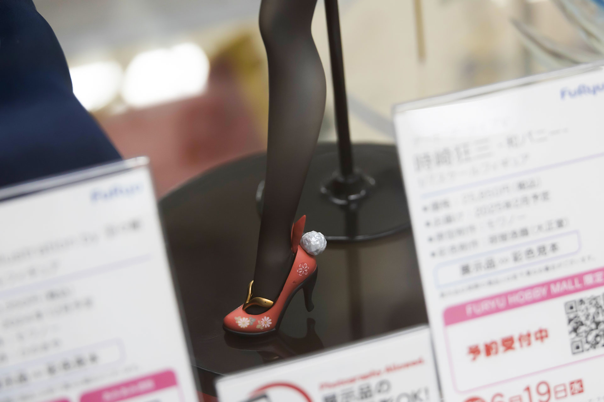 ハイヒールも着物とバニースタイルが融合したようなものになっている