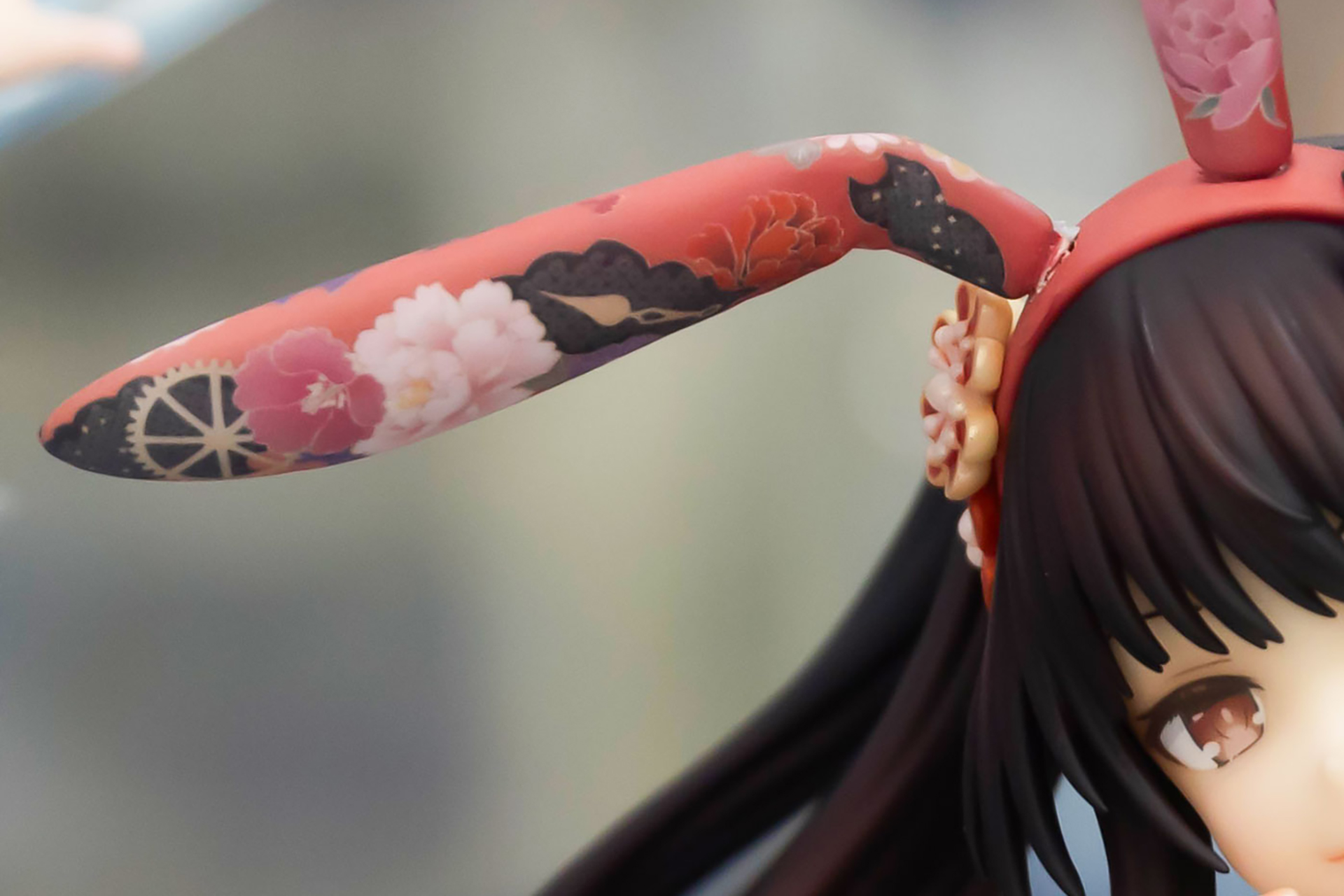 大きなウサギの耳も着物の柄になっている