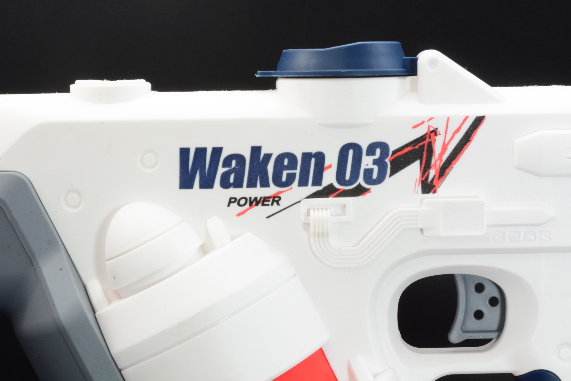 未来感を感じさせるケレン味たっぷりな飾り