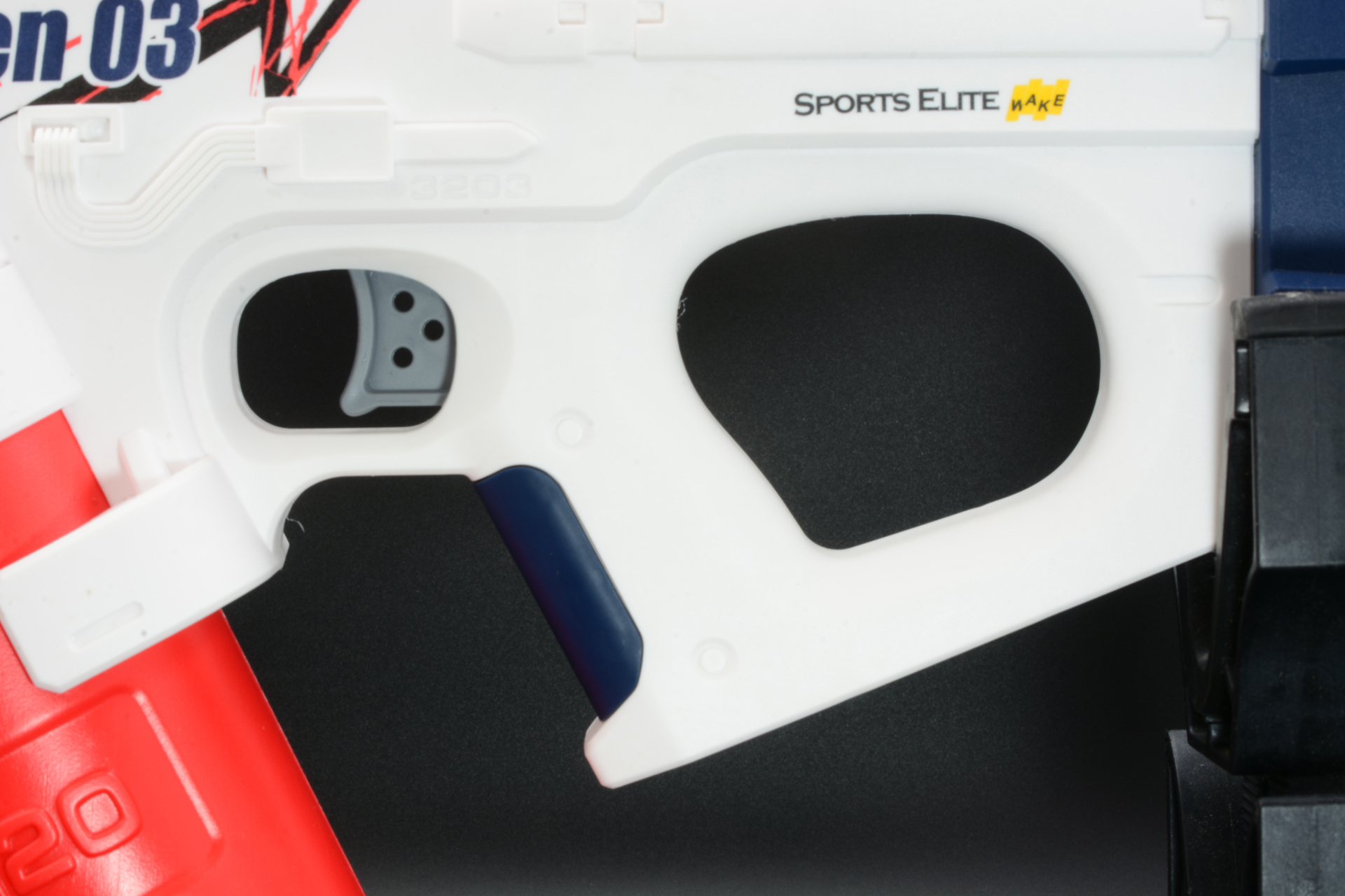 グリップは片手でもしっかり銃を保持できる