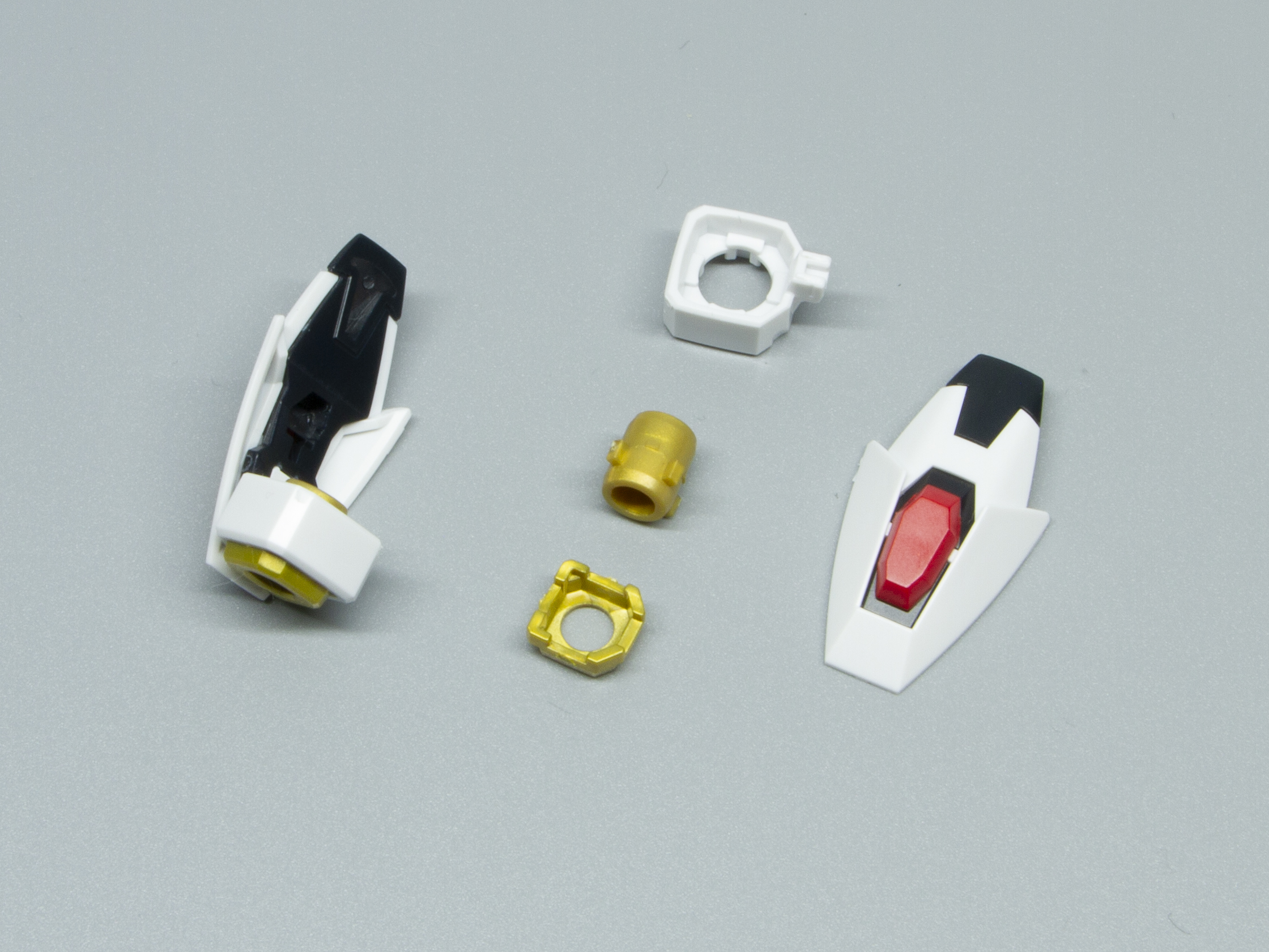 腕の関節も全てゴールドとなっている