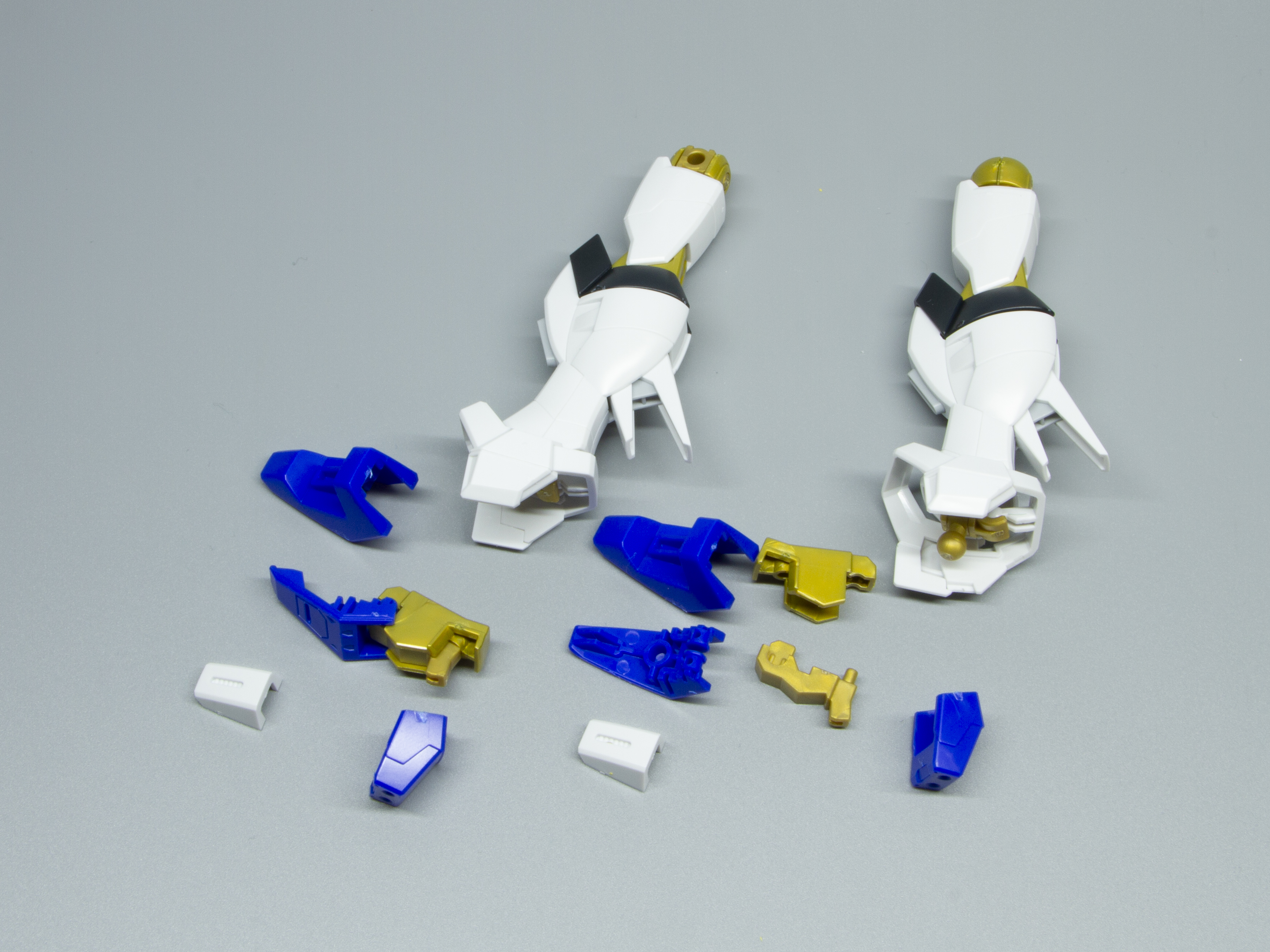 レールガンは上下で差し込む形の砲身で、ゲート跡が目立たなくなる