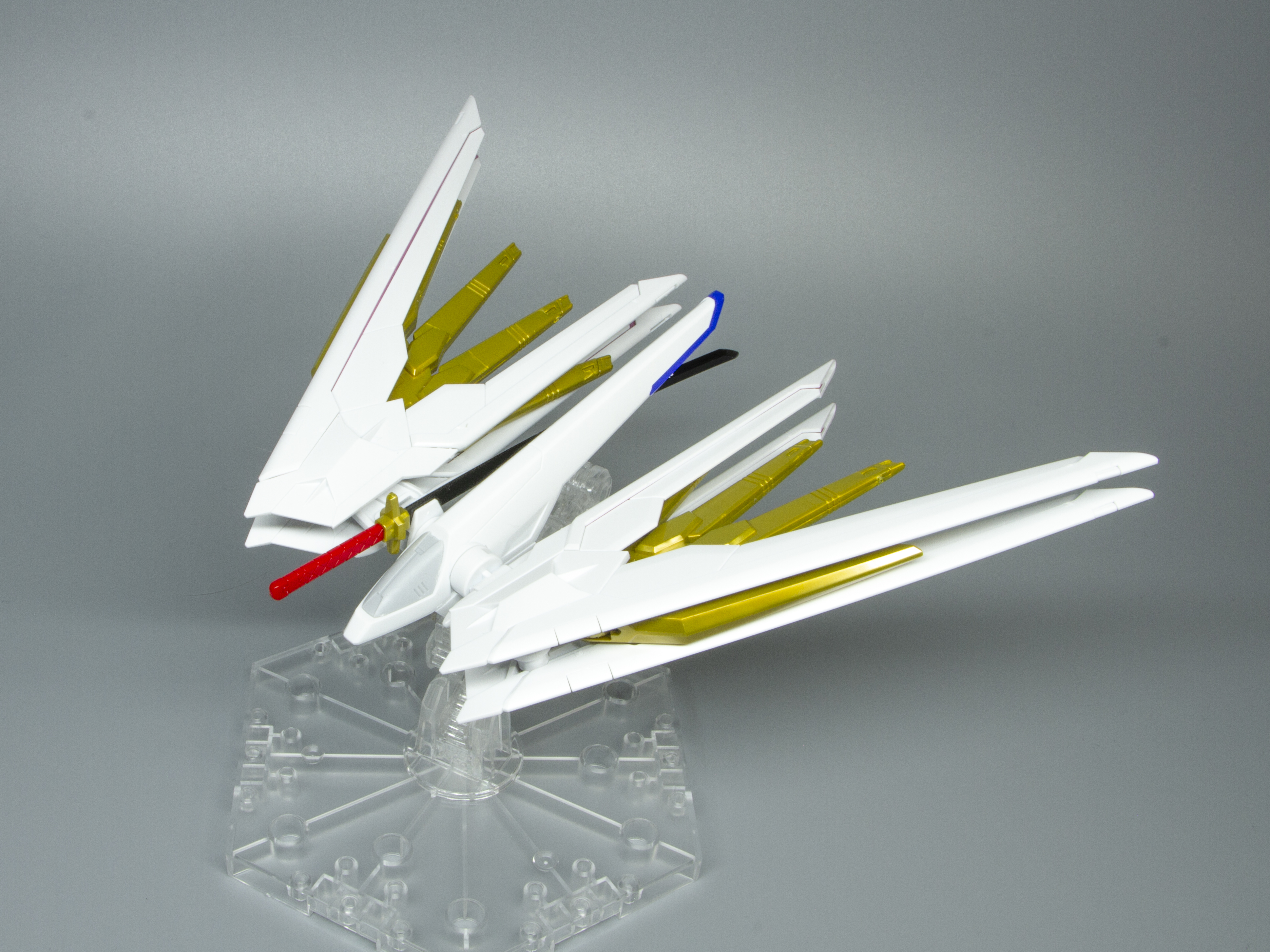 「プラウドディフェンダー」単体でディスプレイできるように穴が開いていて、ディスプレイ可能