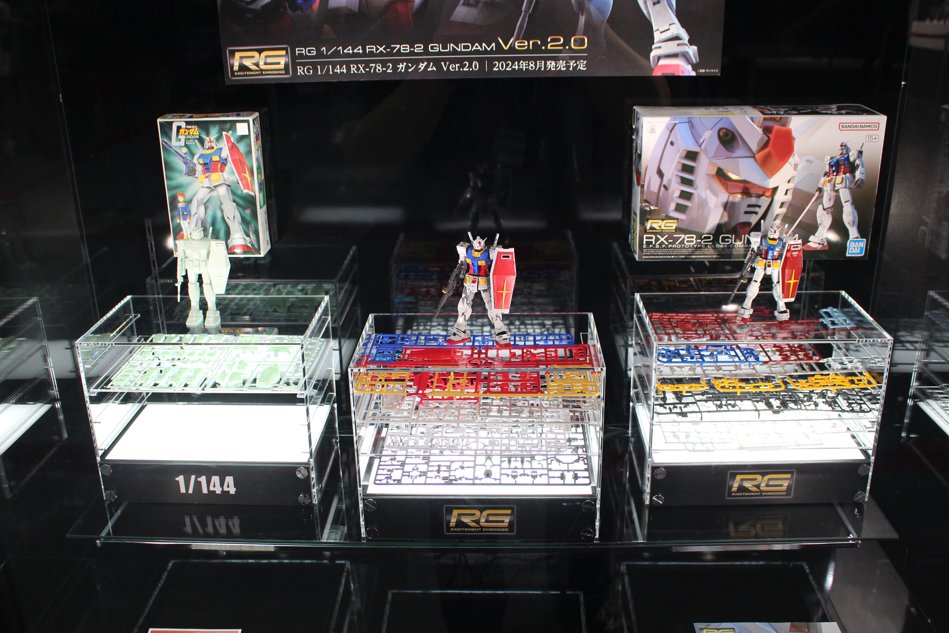 左から1/144（初代）、RG（リアルグレード）、RG Ver.2.0