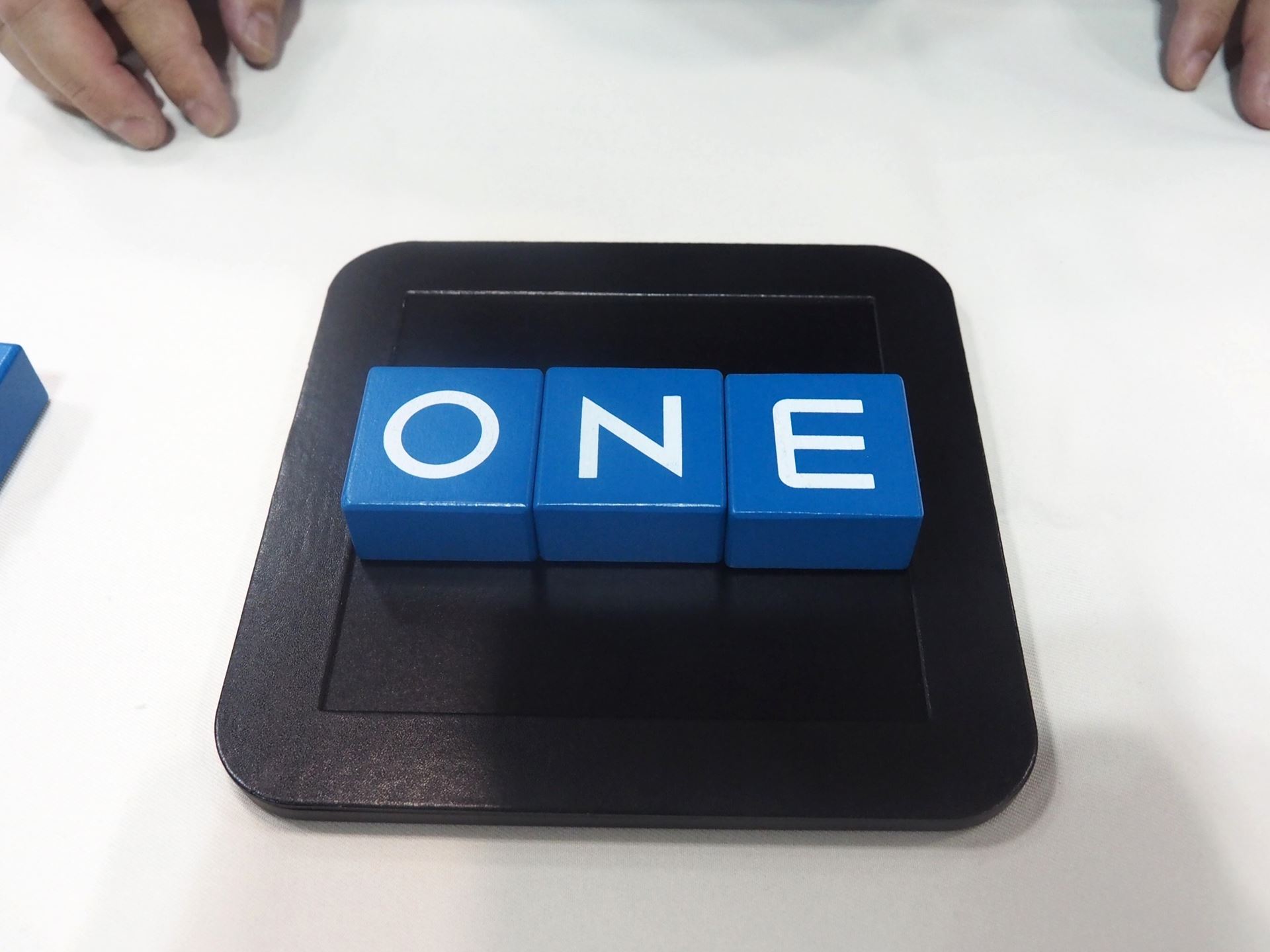 基本編ではこのように左から右に「ONE」というワードを揃えれば勝ち