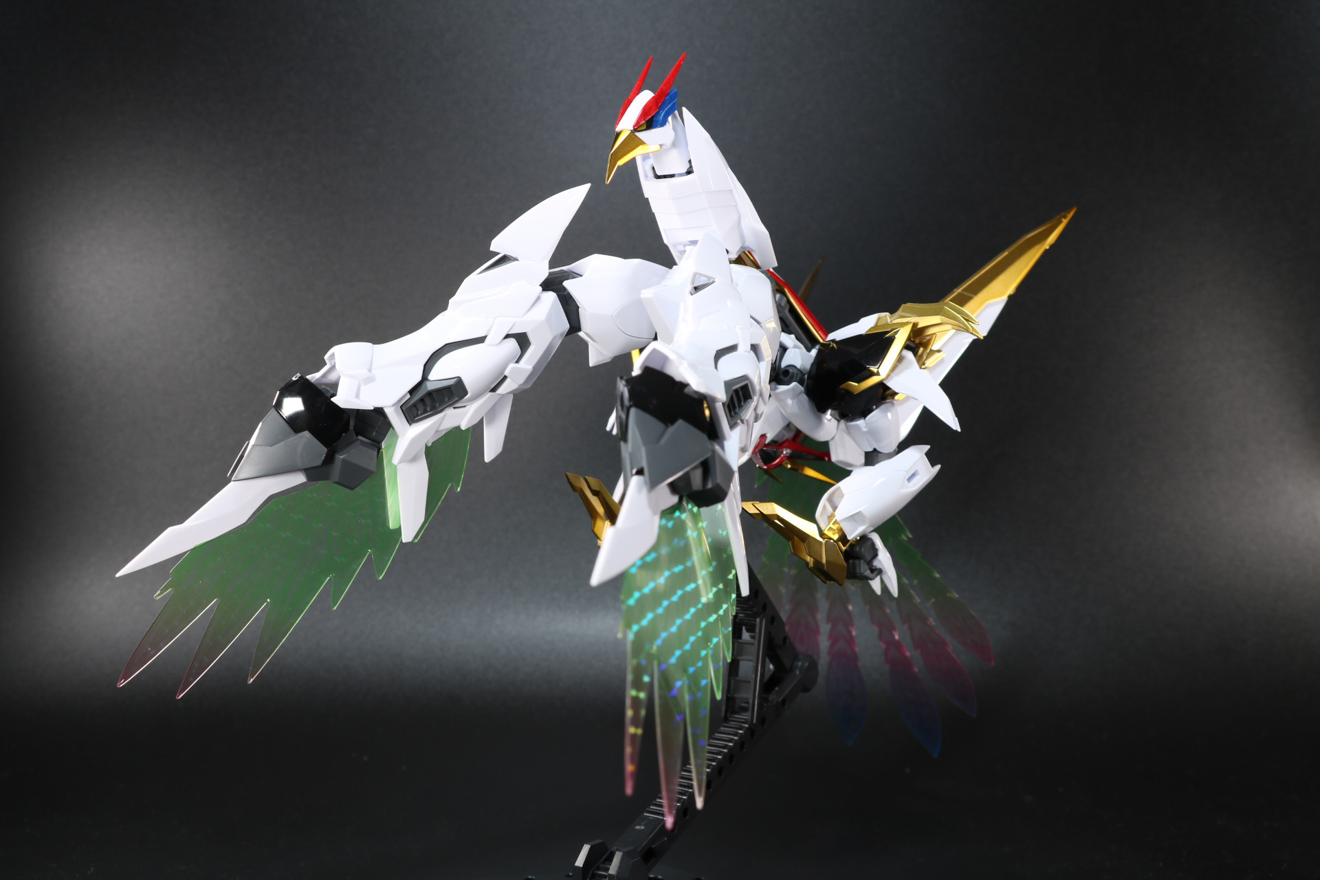 翼を羽ばたかせる