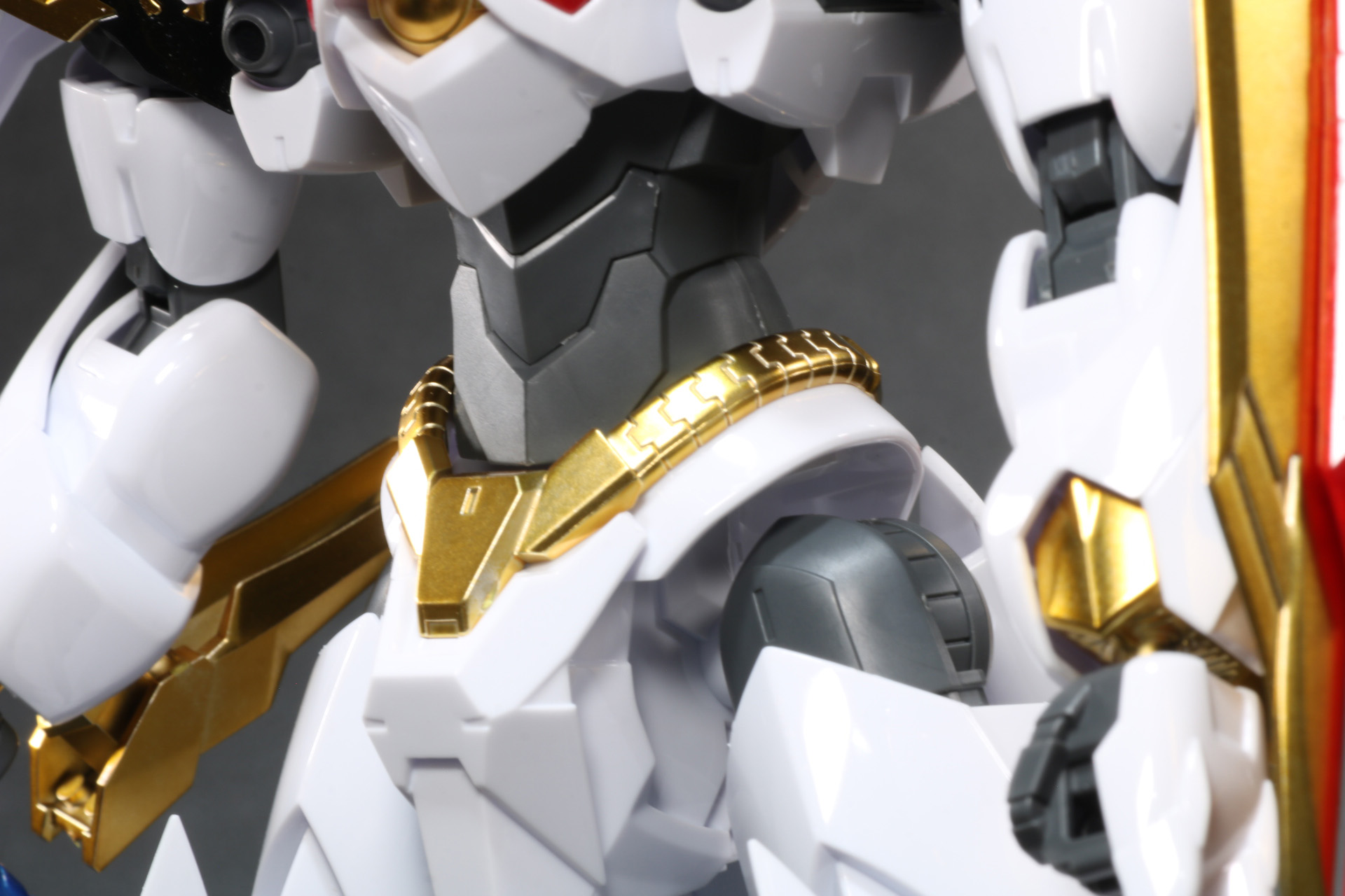 成形色の質感の違いもカラーリングの情報量が増している