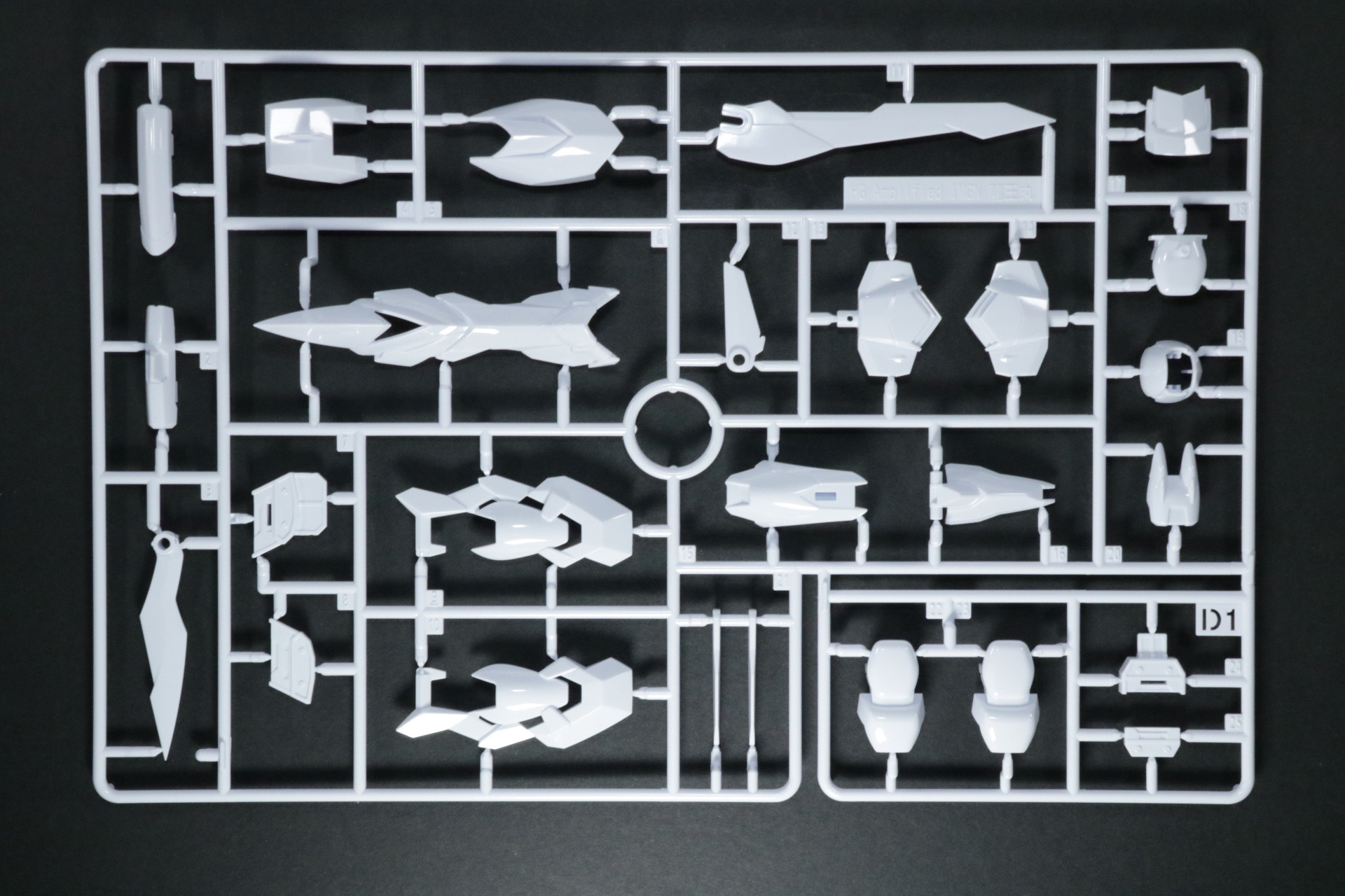 D1パーツ。脚部などのパーツが収録