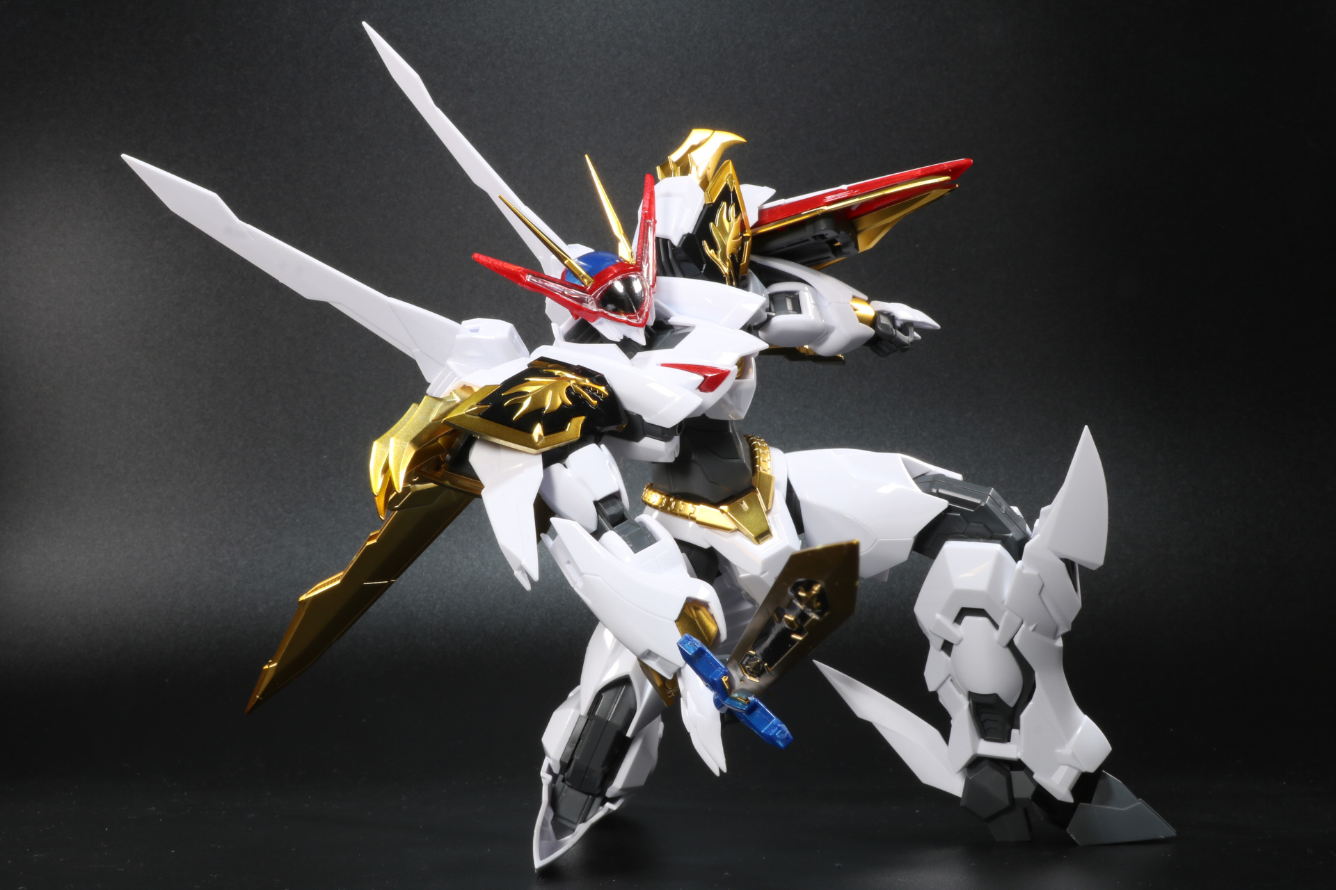 片膝立ちのアクションも可能