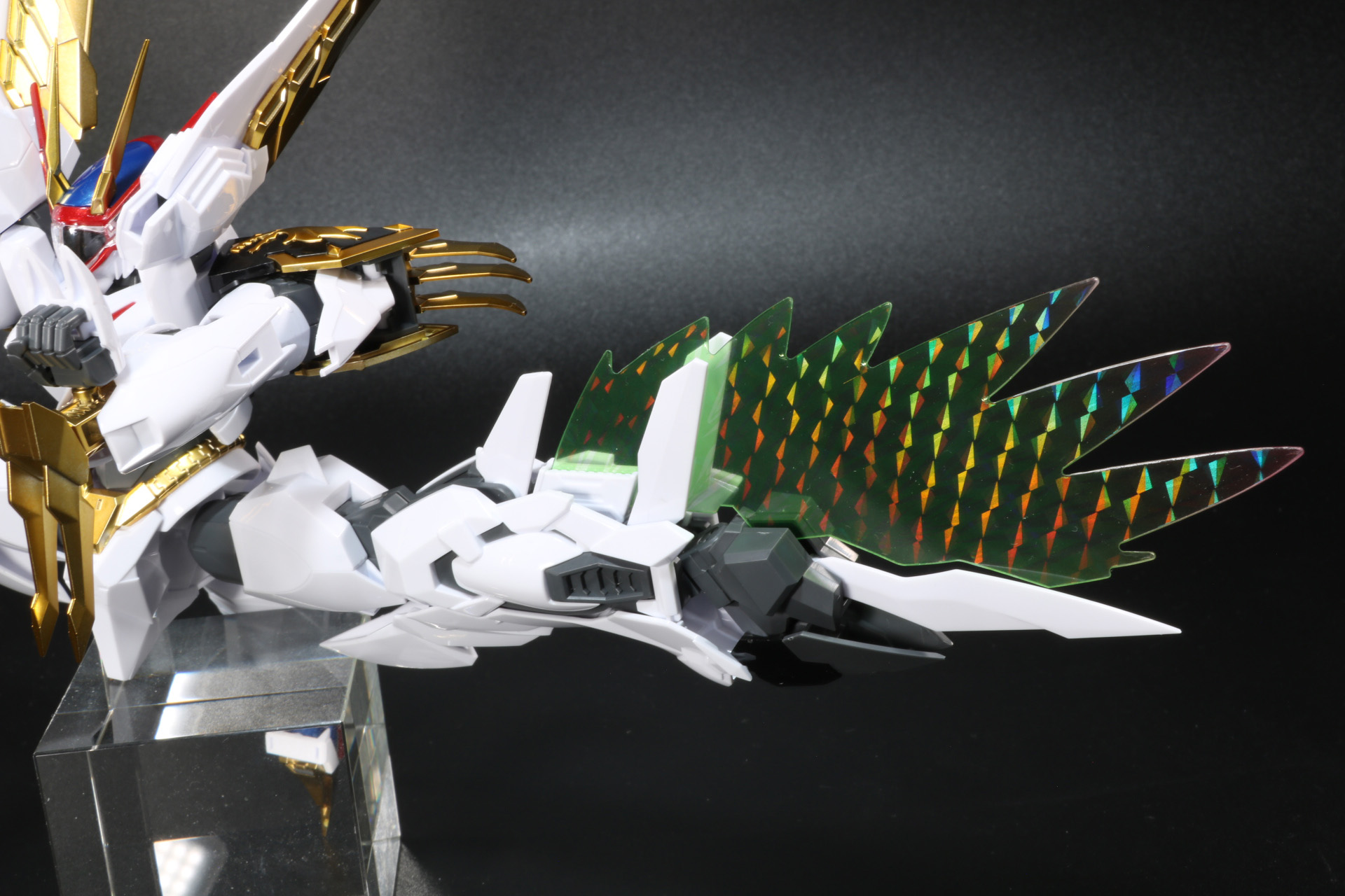 脹脛にある接続口にエフェクトパーツを差し込む