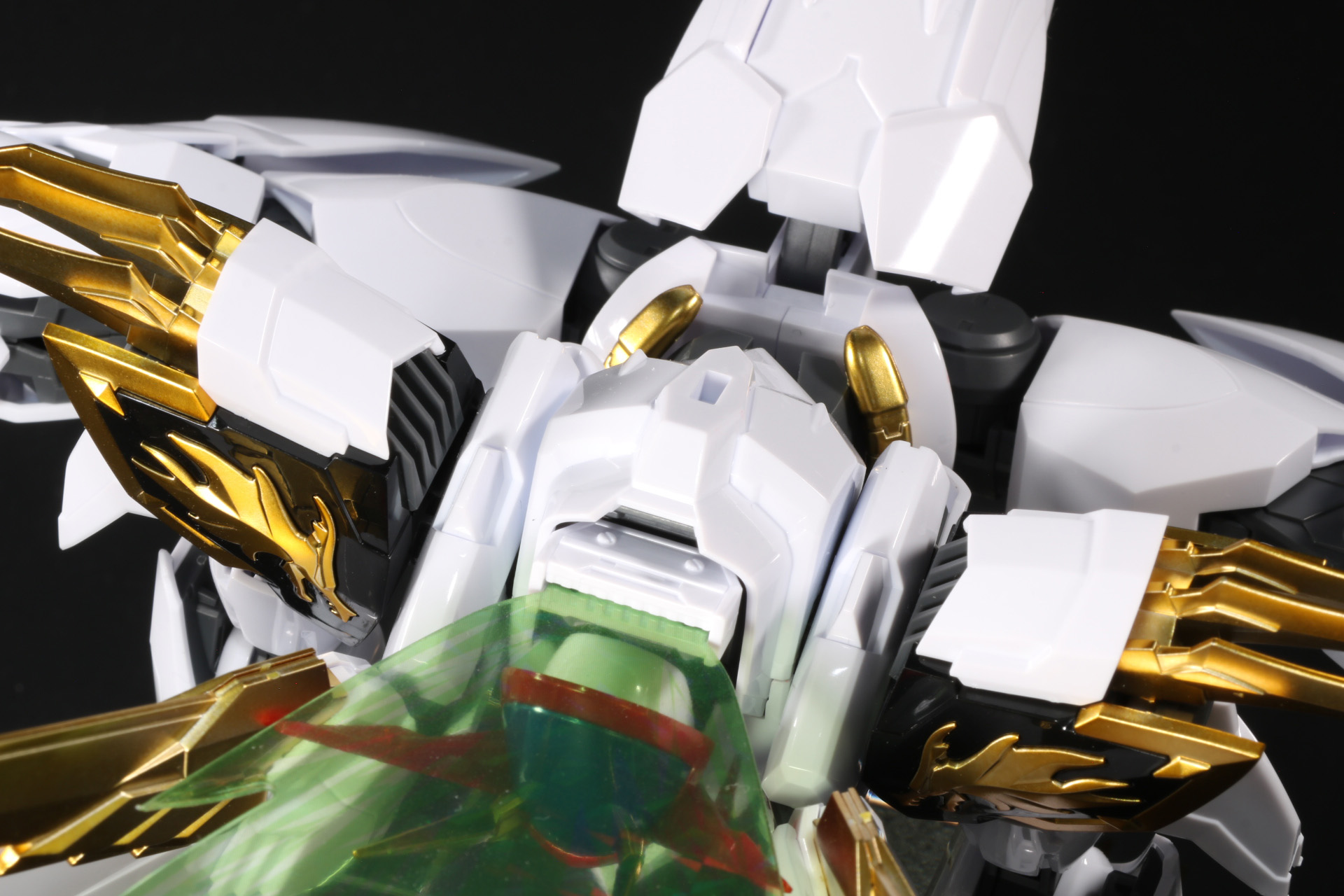 上部に鞘盾を接続して変身完了