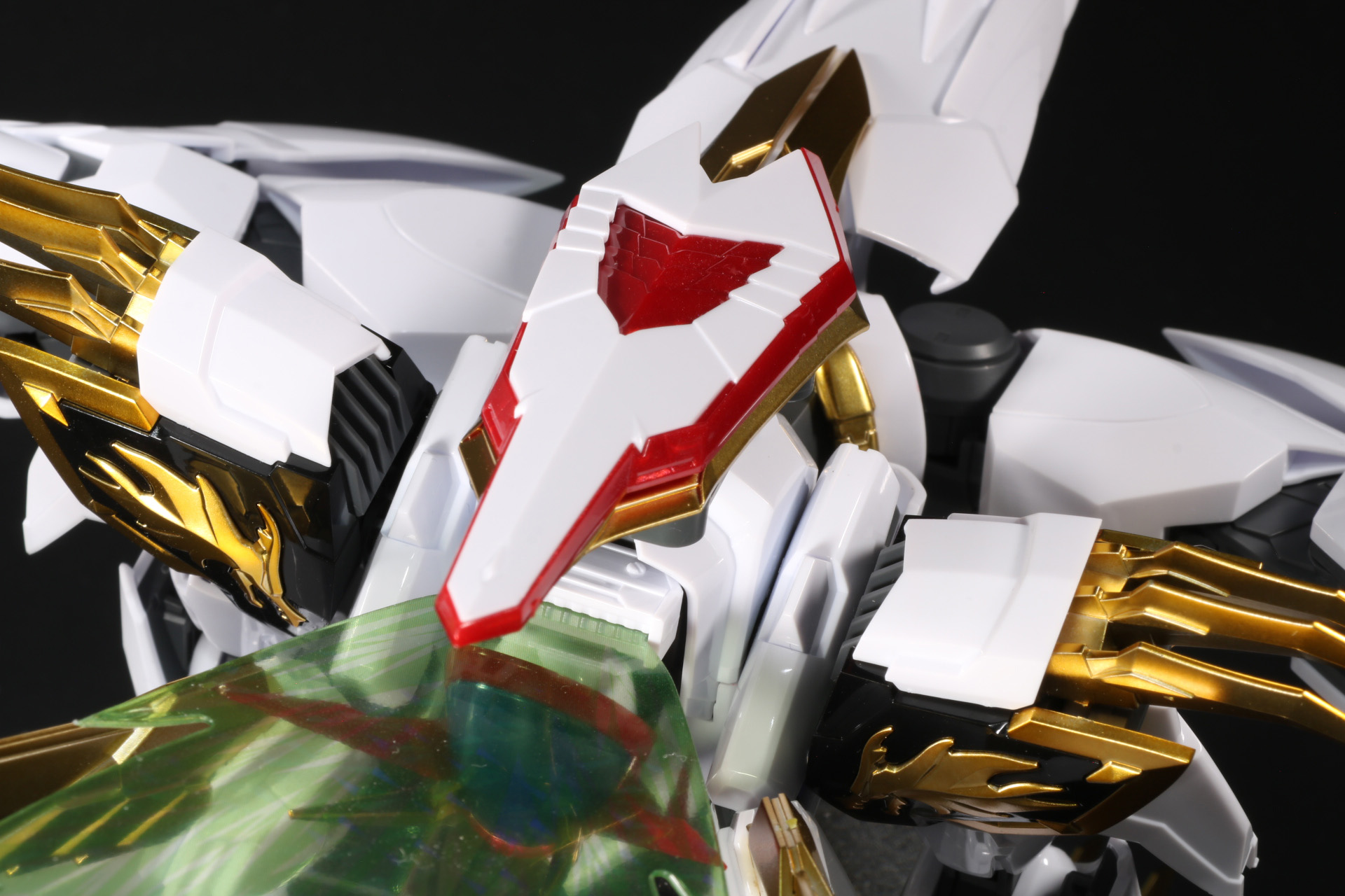 上部に鞘盾を接続して変身完了