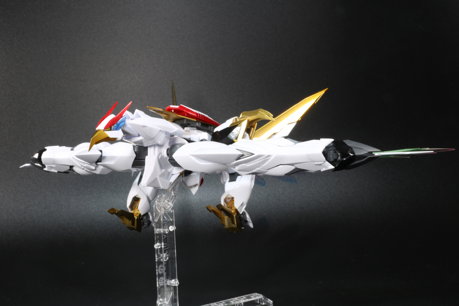 腹部の装甲パーツを外すことで、台座パーツにディスプレイができる