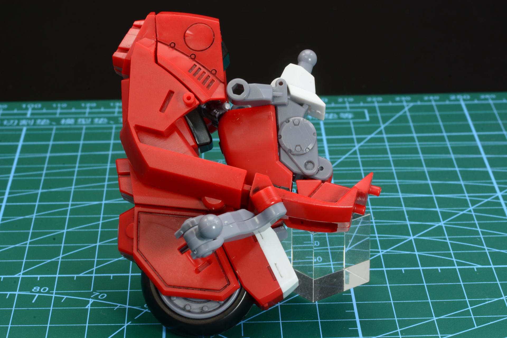 カウル部分を取り付けるとガーランドのボディがしっかりと姿を現す