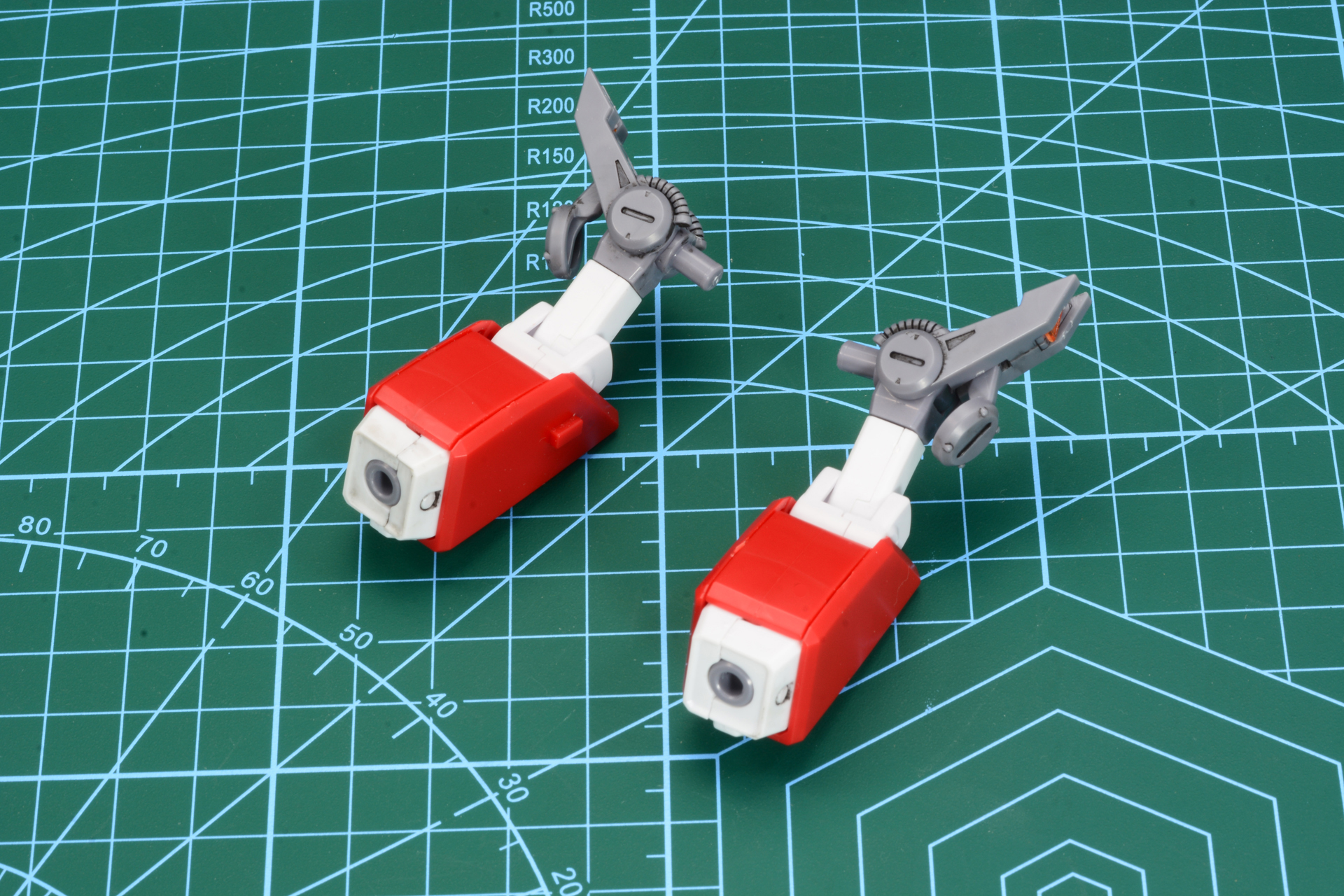 腕の構造は比較的シンプルだ