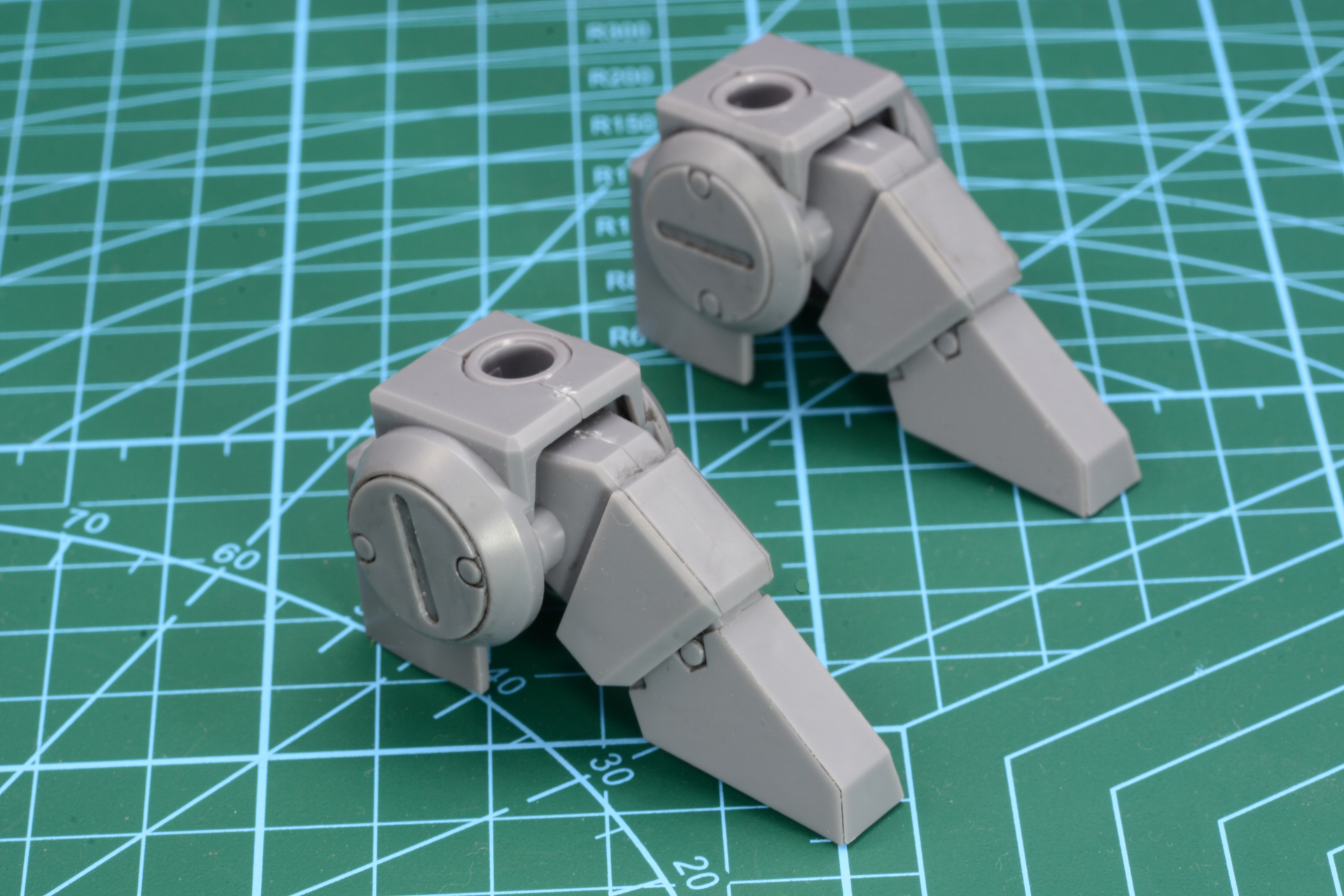 足首。スミ入れでディテールを強調する