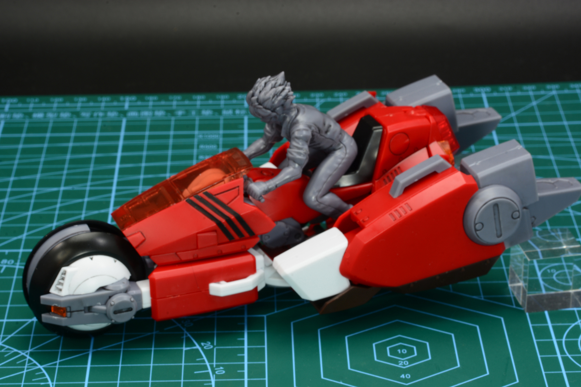 フィギュアを乗せれば変形完了だ